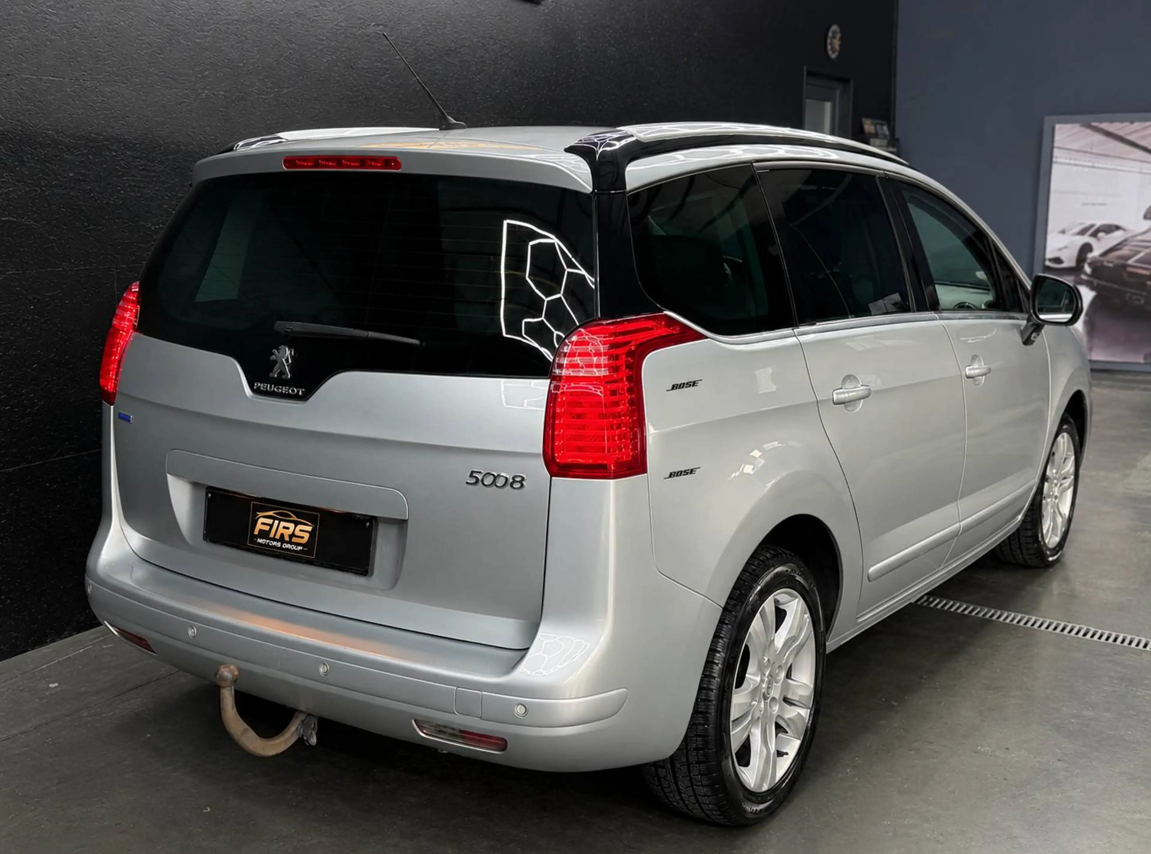 Peugeot 5008 1.6 HDi EURO 6B * 1ER MAIN * 7PLACES * CAMERA * BOITE AUTOMATIQUE * GPS * TOIT PANO !! — photo 6