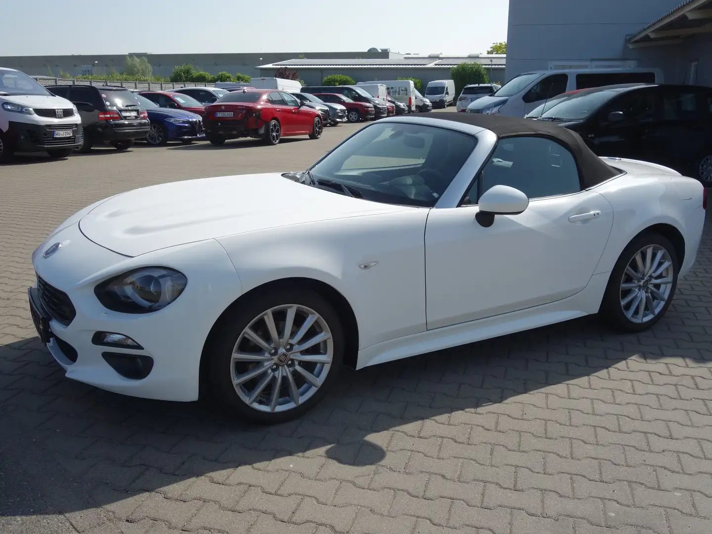 Fiat 124 Spider Lusso *Premium-Sicht-Radio-Paket * Weiß - 1