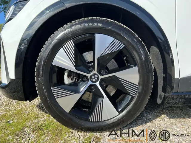 Renault Megane E-Tech view 8