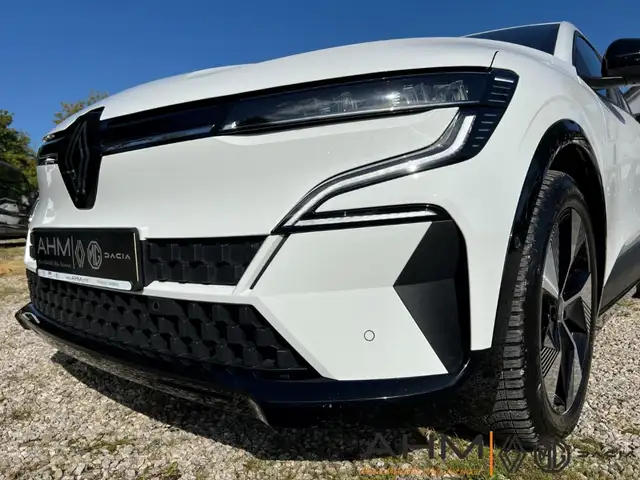 Renault Megane E-Tech view 7