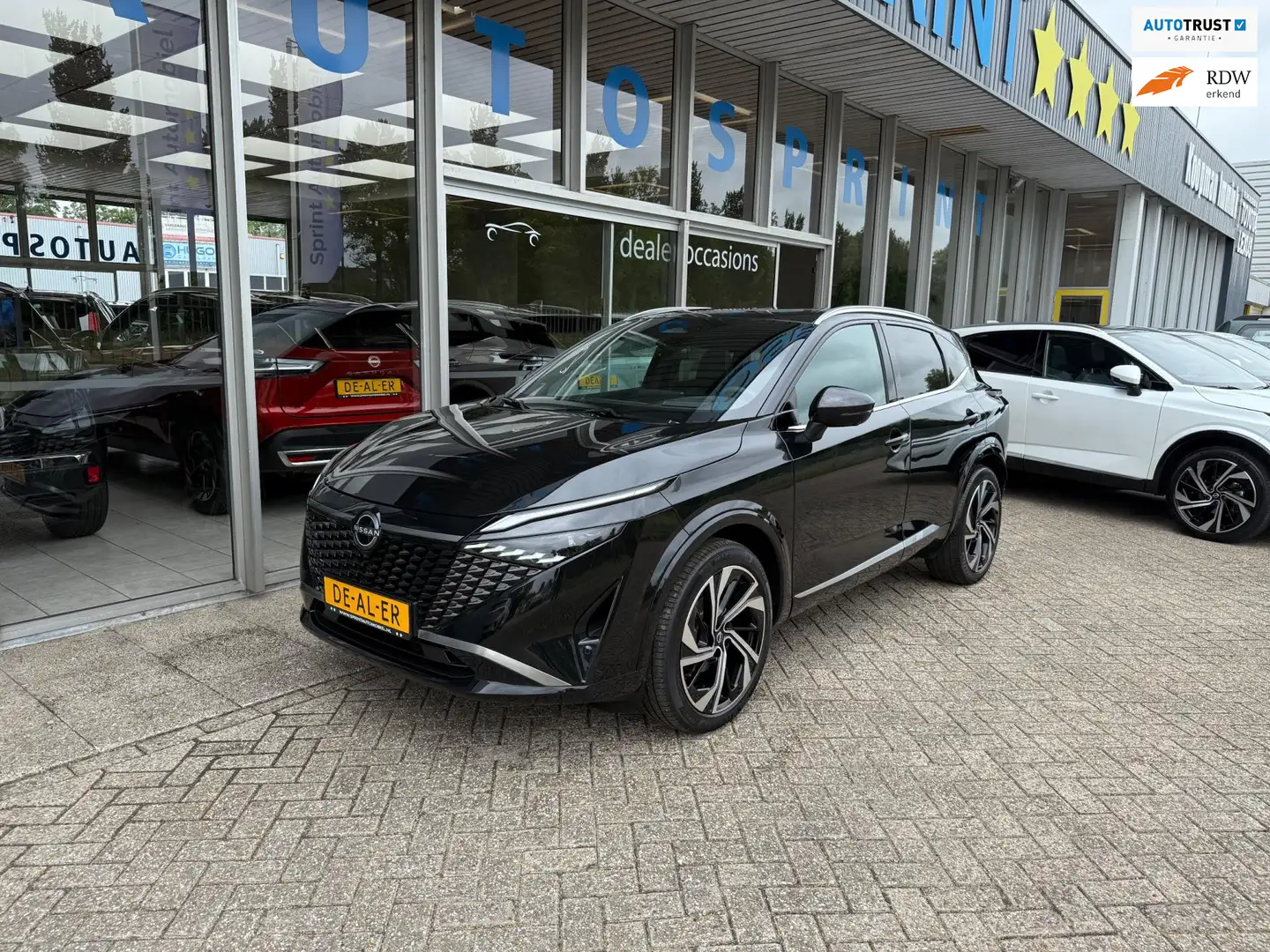 Nissan Qashqai 1.3 MHEV Xtronic Tekna Plus 158PK /PANORAMADAK / 3 Schwarz - 1