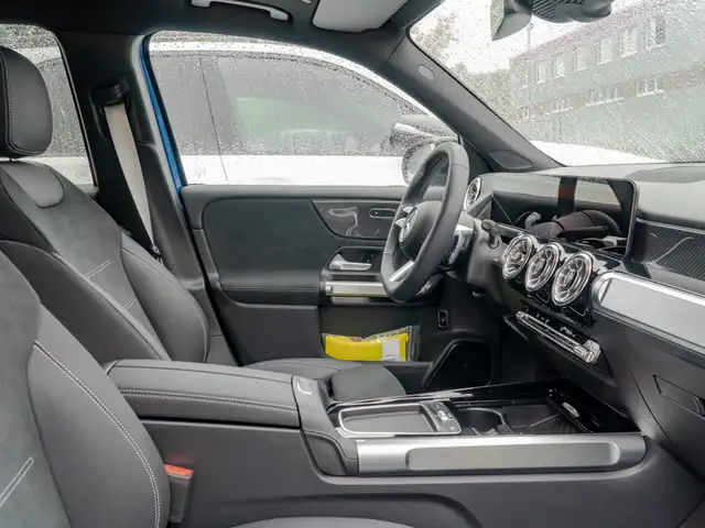 Mercedes-Benz GLB view 9