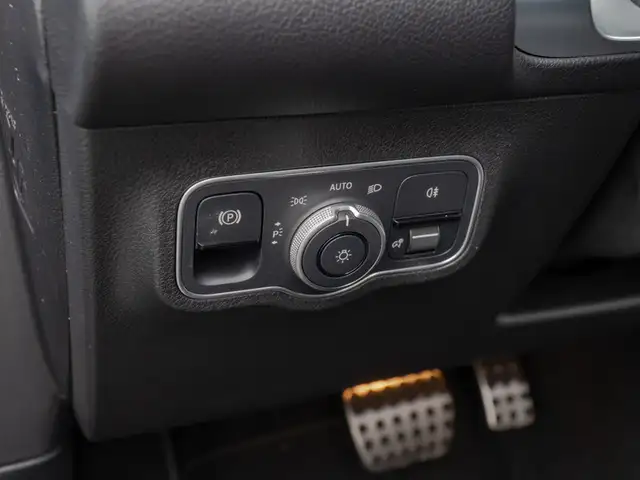 Mercedes-Benz GLB view 13