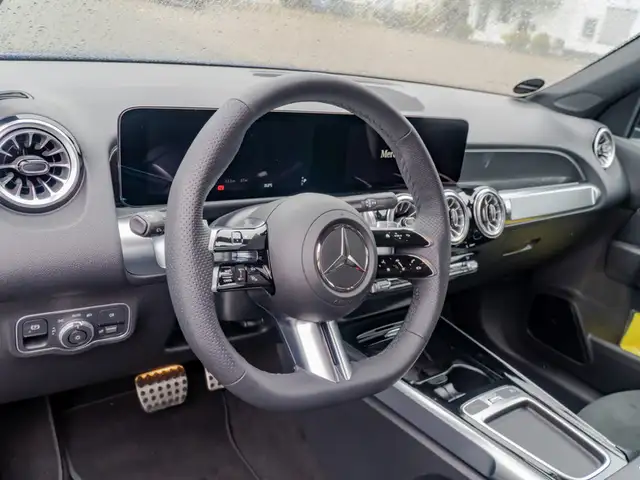 Mercedes-Benz GLB view 12