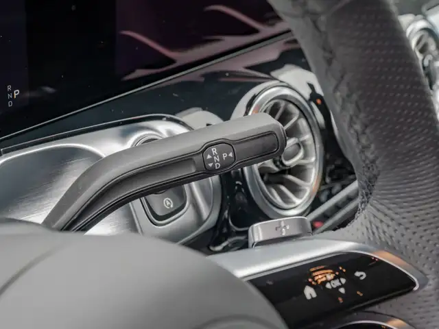 Mercedes-Benz GLB view 14