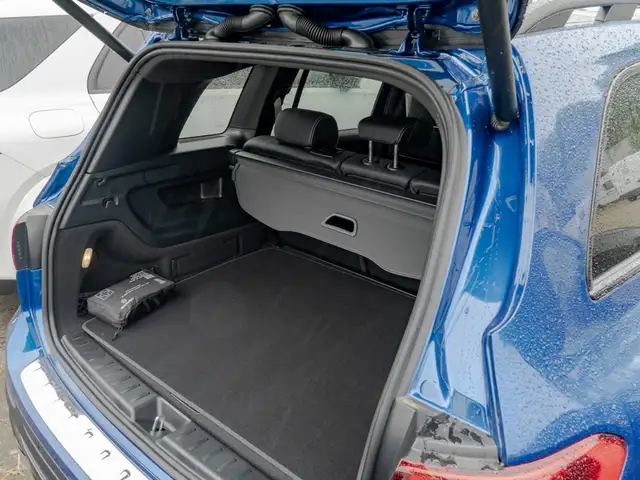 Mercedes-Benz GLB view 7
