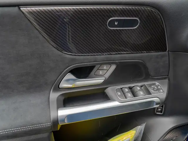 Mercedes-Benz GLB view 11
