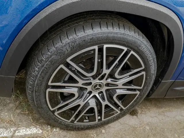 Mercedes-Benz GLB view 4