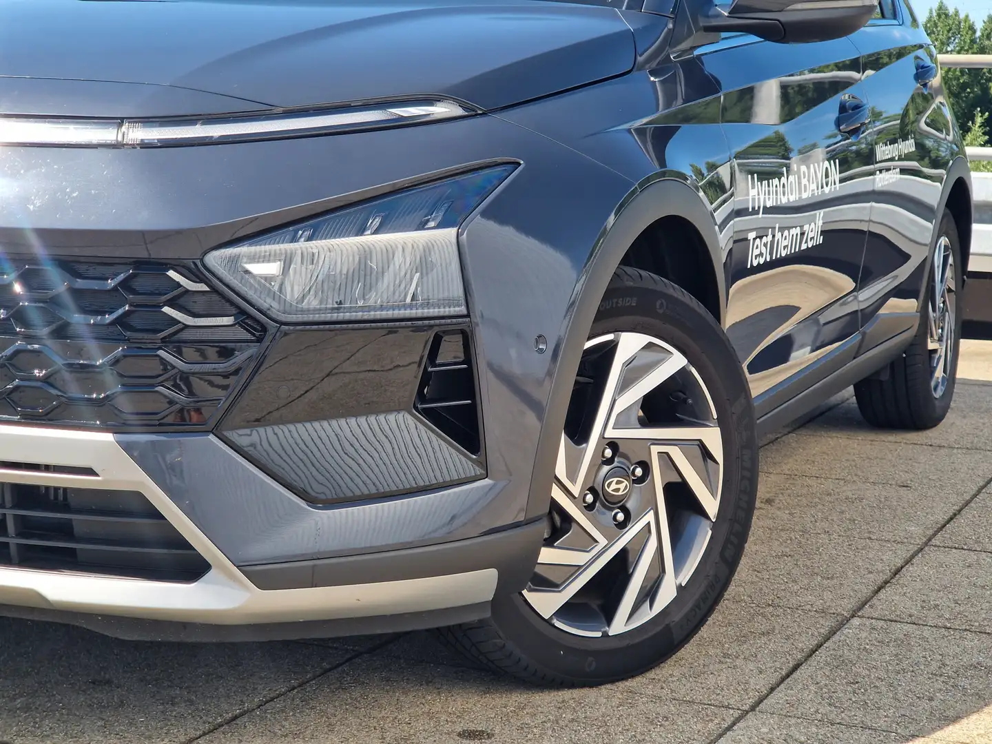 Hyundai BAYON 1.0 T-GDI Premium Sky OPEN DAK | LUXE UITVOERING | Grijs - 2