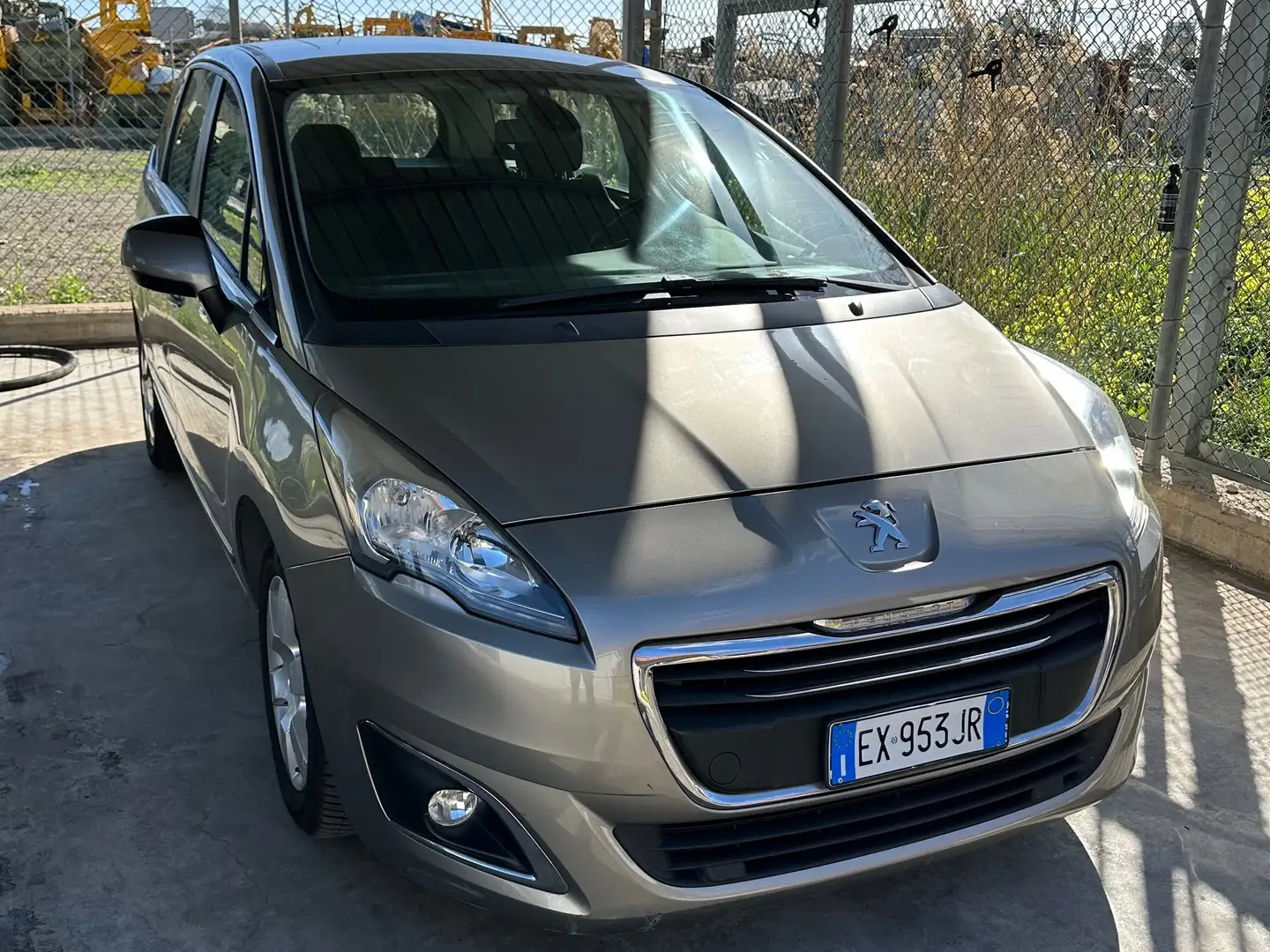 Peugeot 5008 5008 1.6 hdi 8v Active 115cv Bronzová - 1