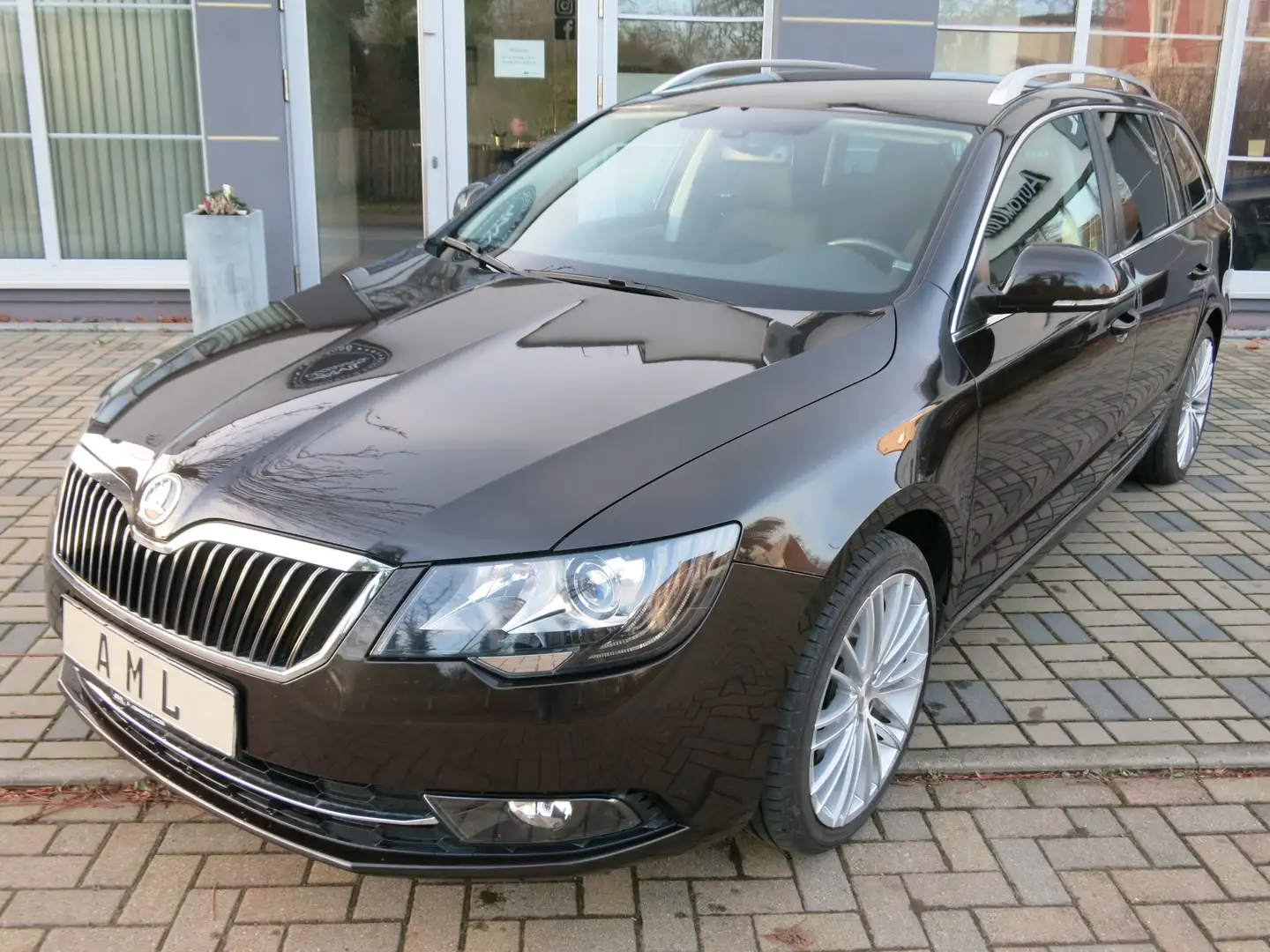 Skoda Superb Exclusive BI-XENON DAB PDC NAVI 2.HAND SCHECKHEFT Braun - 1