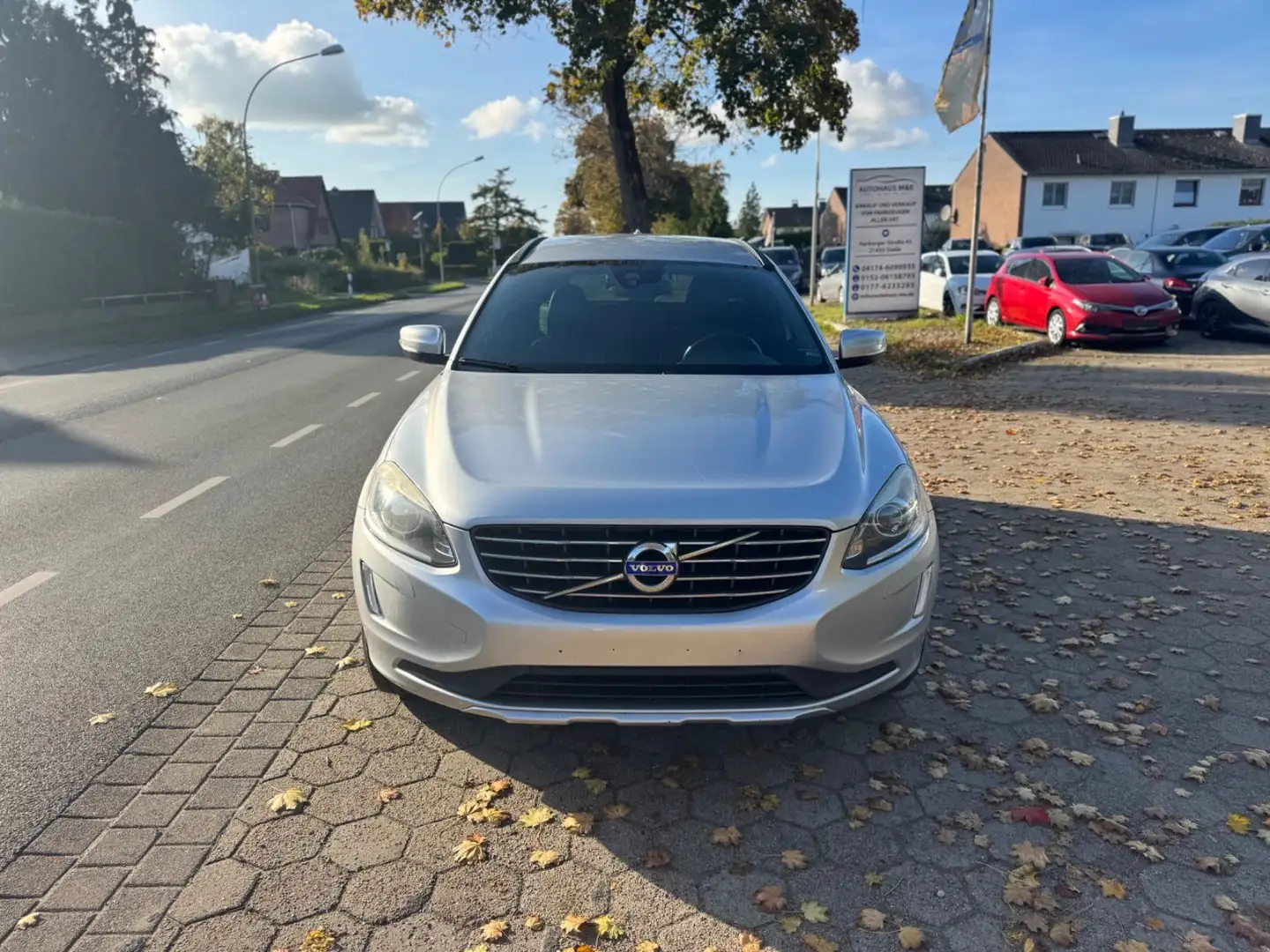 Volvo XC60 D4 Euro6 *Leder+8xAlu+Navi+Xenon Silber - 2