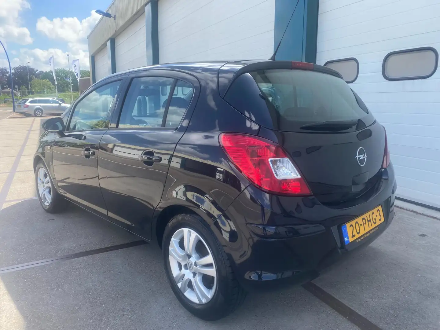 Opel Corsa 1.2-16V '111' Edition Zwart - 2