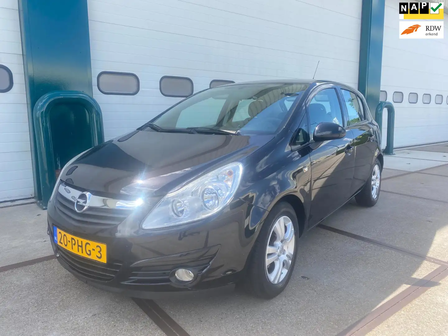 Opel Corsa 1.2-16V '111' Edition Zwart - 1