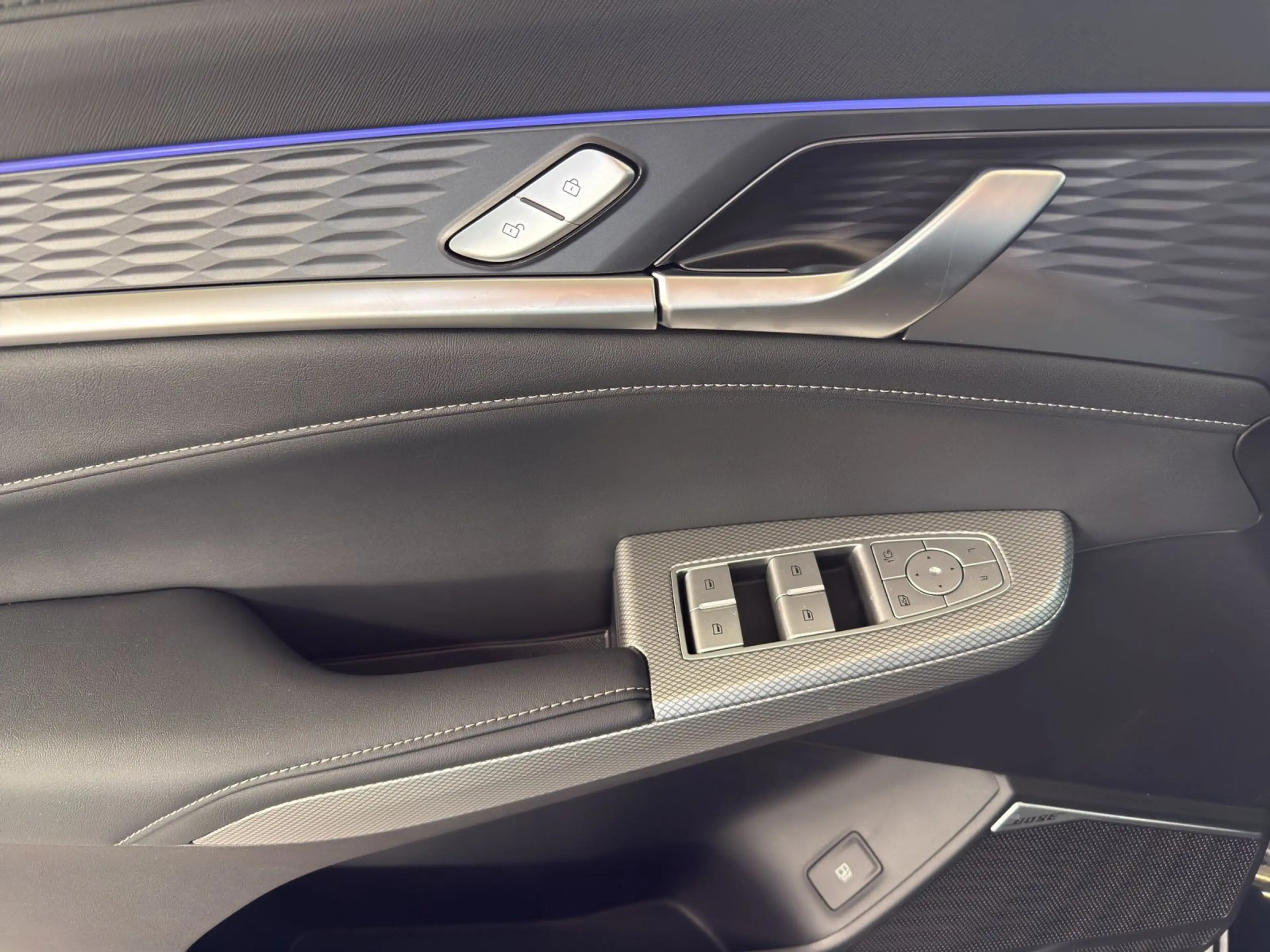 MG MGS9 PHEV Premium 360-Grad-Kamera Bose Pano Memo — photo 8