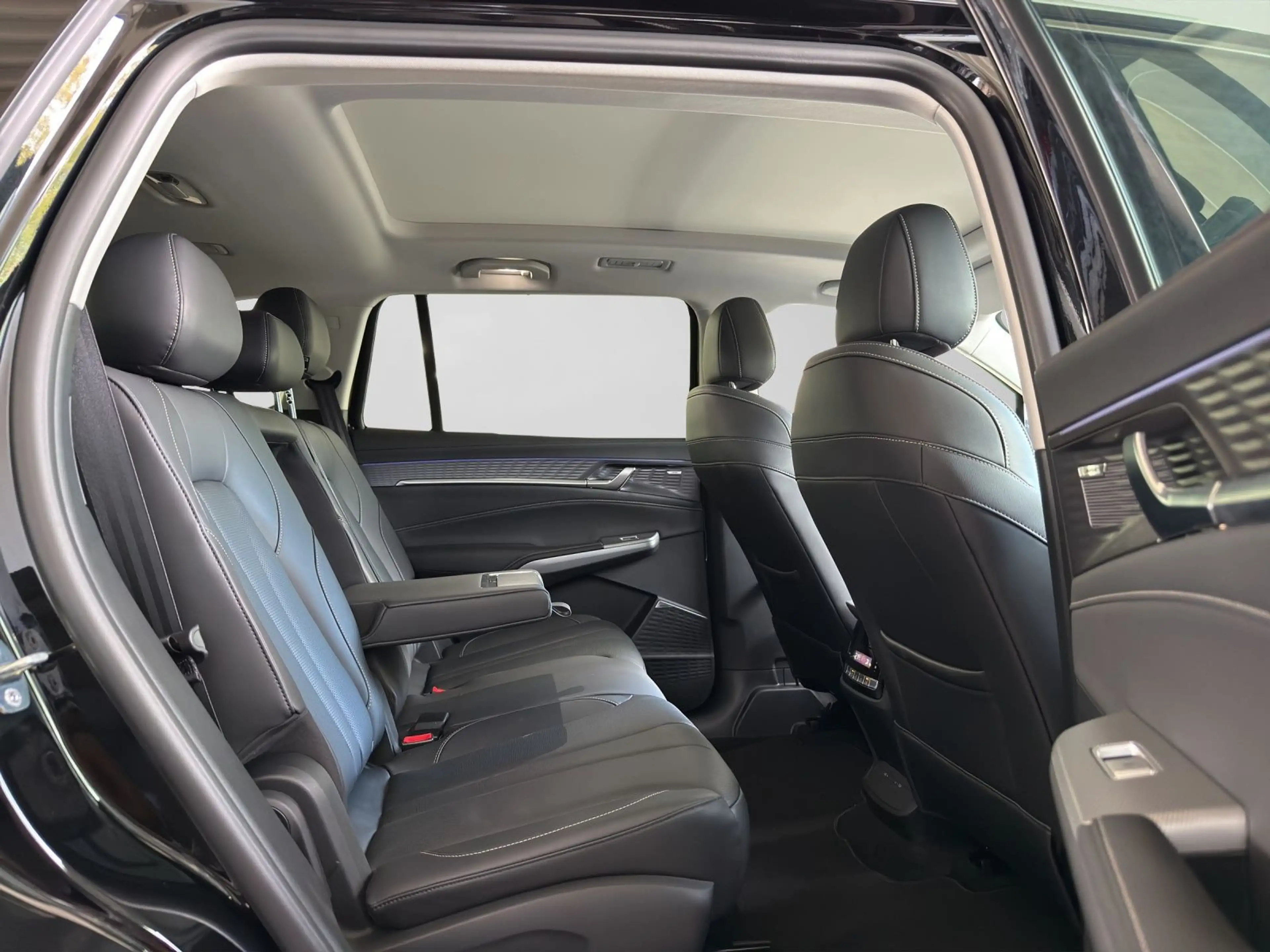 MG MGS9 PHEV Premium 360-Grad-Kamera Bose Pano Memo — photo 6