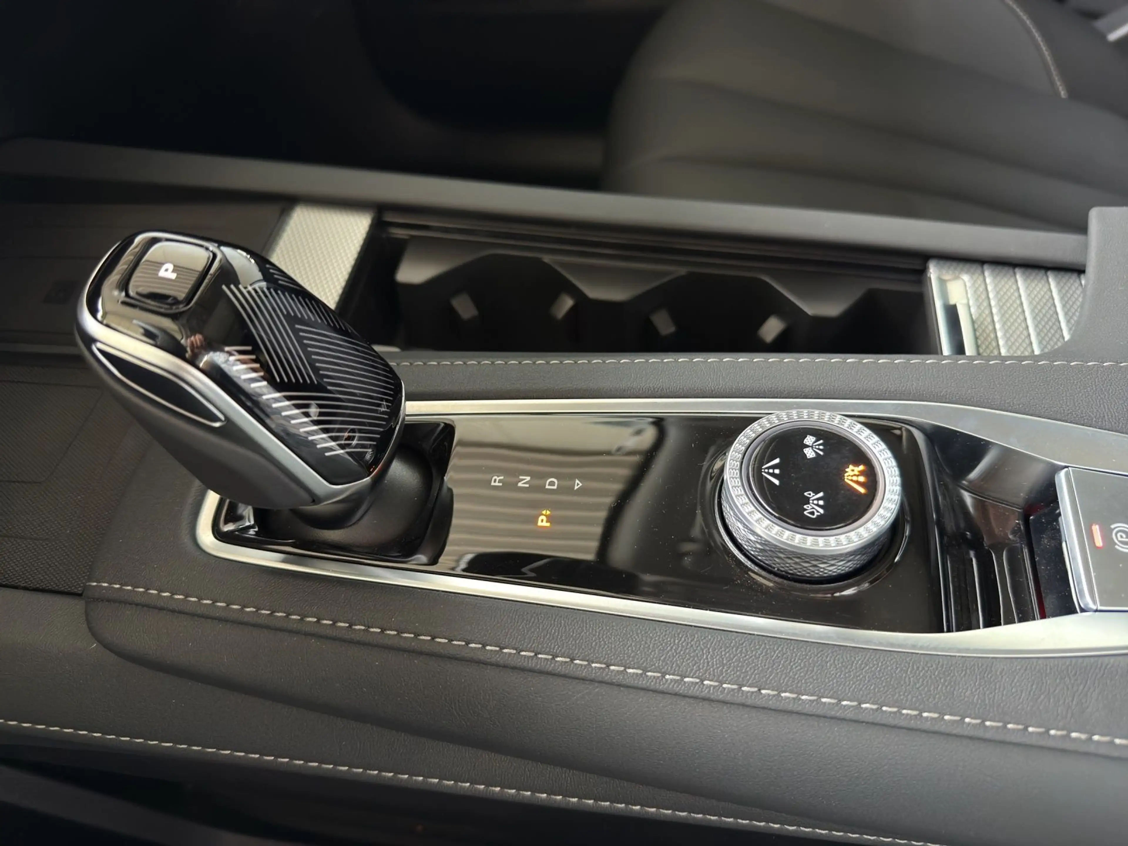 MG MGS9 PHEV Premium 360-Grad-Kamera Bose Pano Memo — photo 11