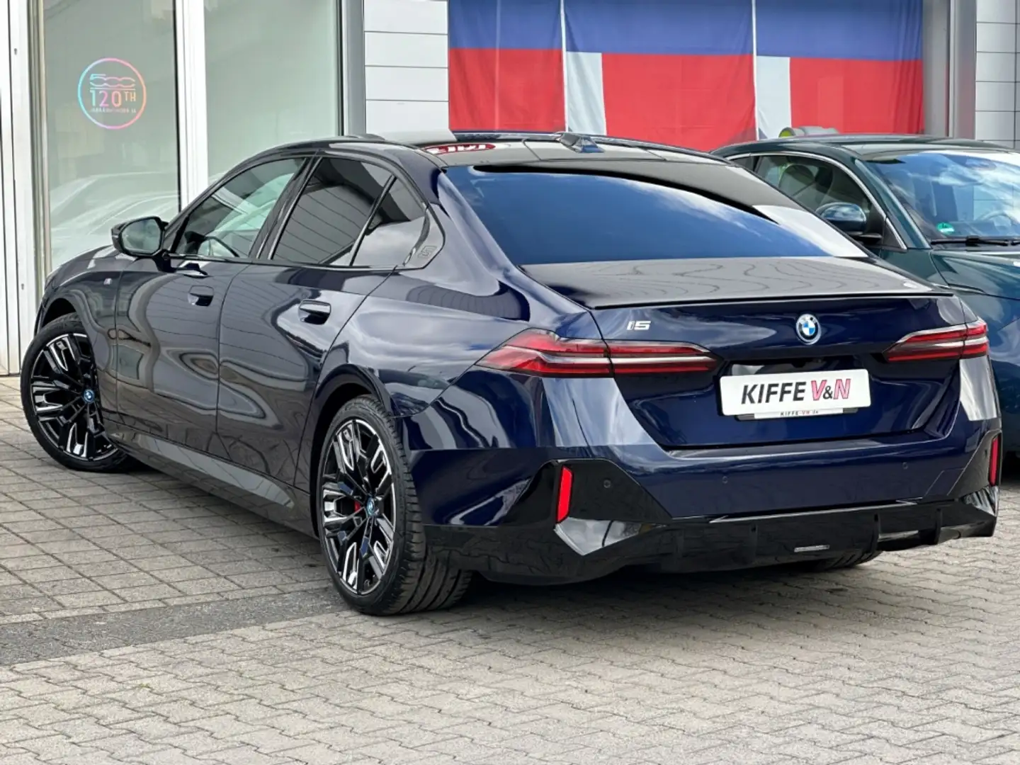 BMW i5 M60 xDrive ICONIC PANO KLIMASITZ DAP B&W PA+ Bleu - 2
