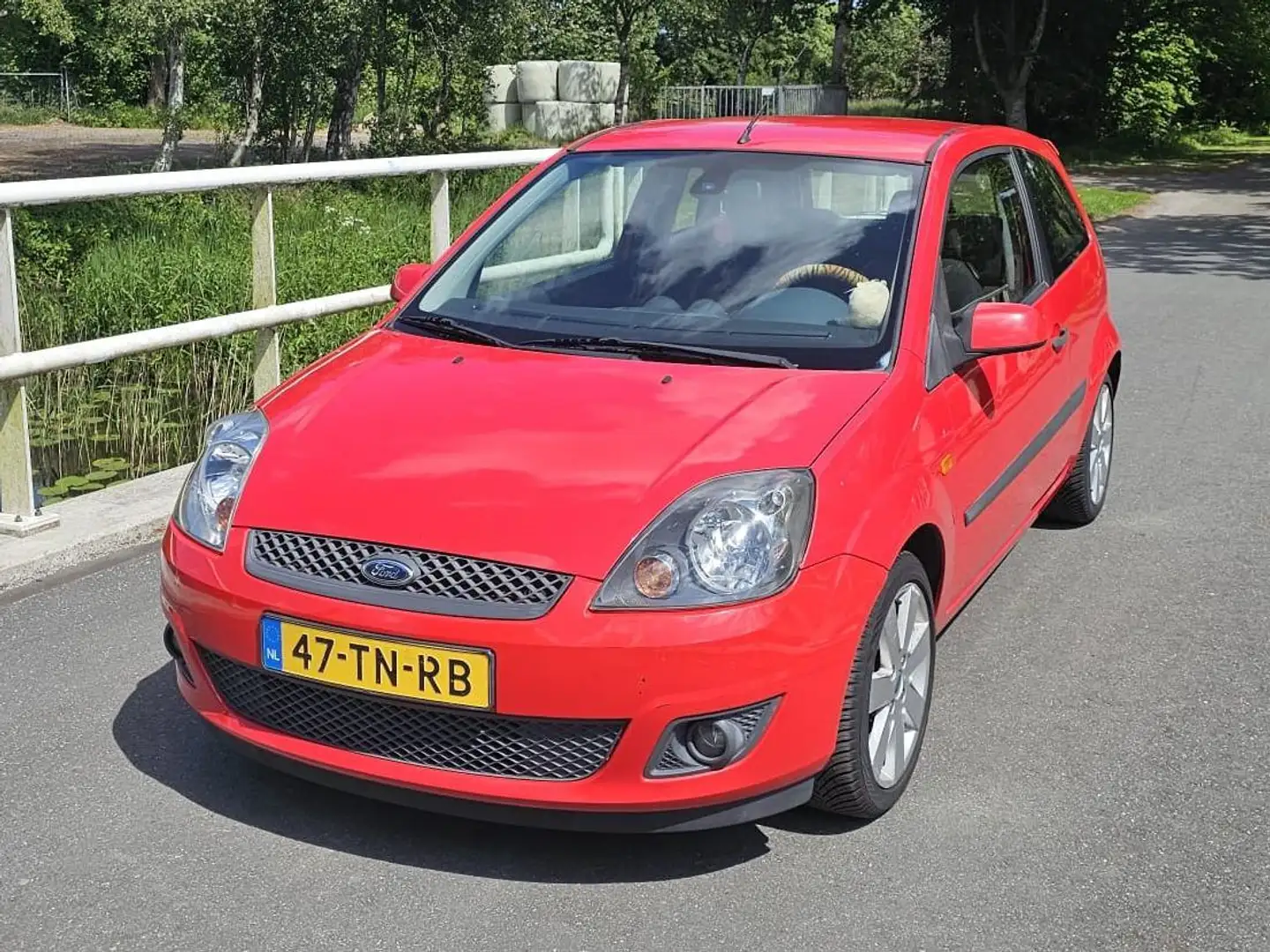Ford Fiesta Fiesta 1.3-8V Futura Rood - 1