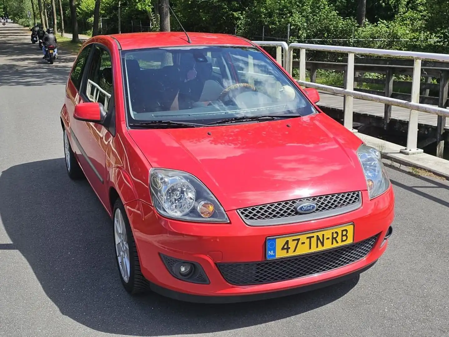 Ford Fiesta Fiesta 1.3-8V Futura Rood - 2