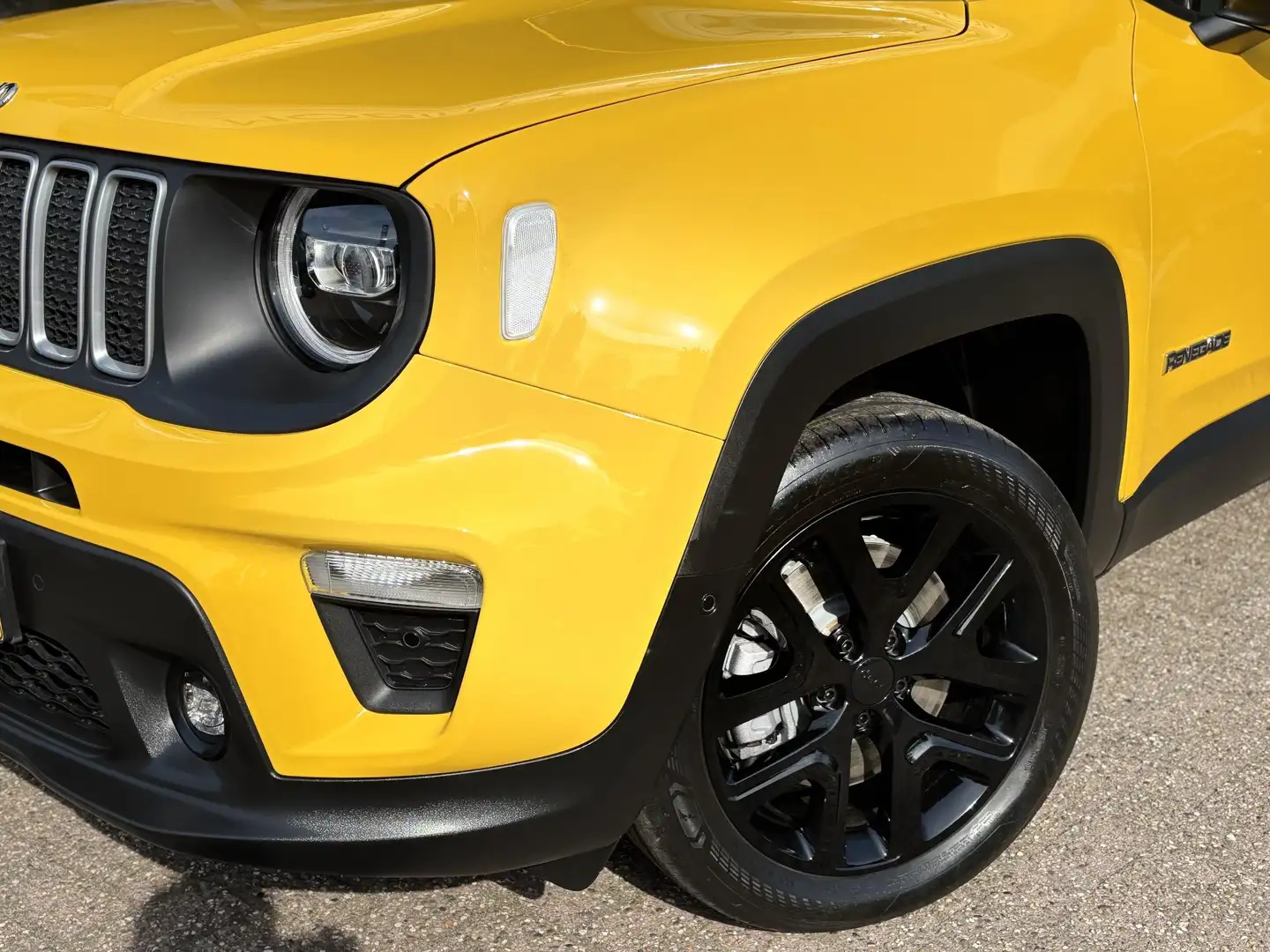 Jeep Renegade 4xe 190 Plug-in Hybrid Electric Altitude Geel - 2