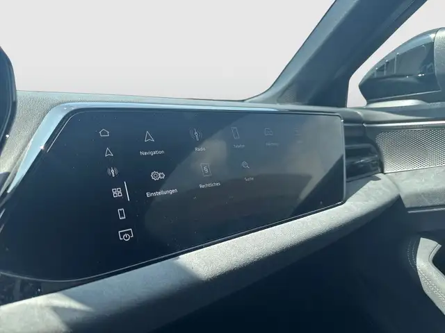 Audi A6 view 12