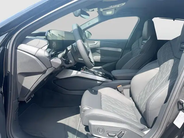 Audi A6 view 8