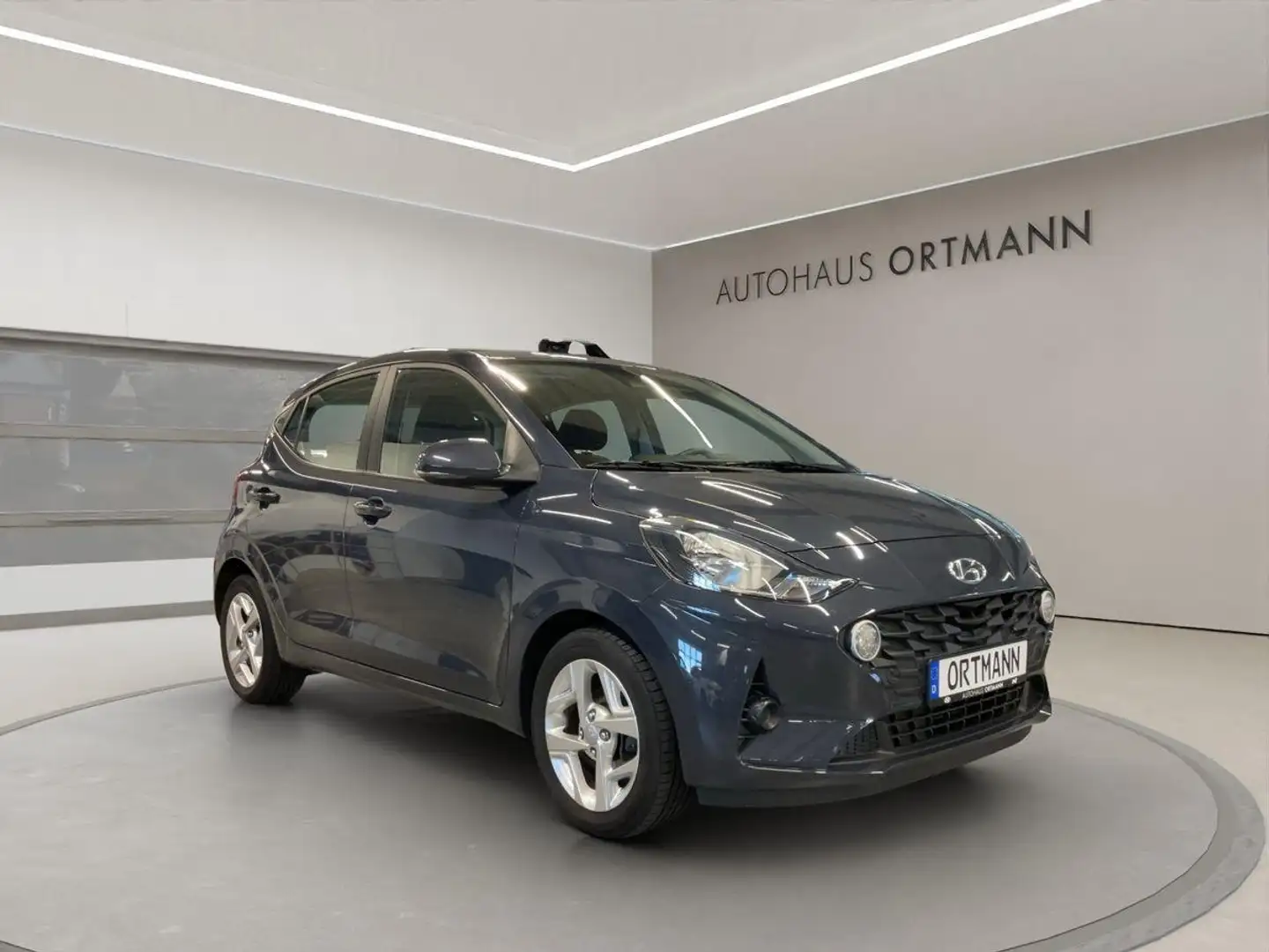 Hyundai i10 1.2 Benzin "Trend" 2WD 5-Gang Gris - 1