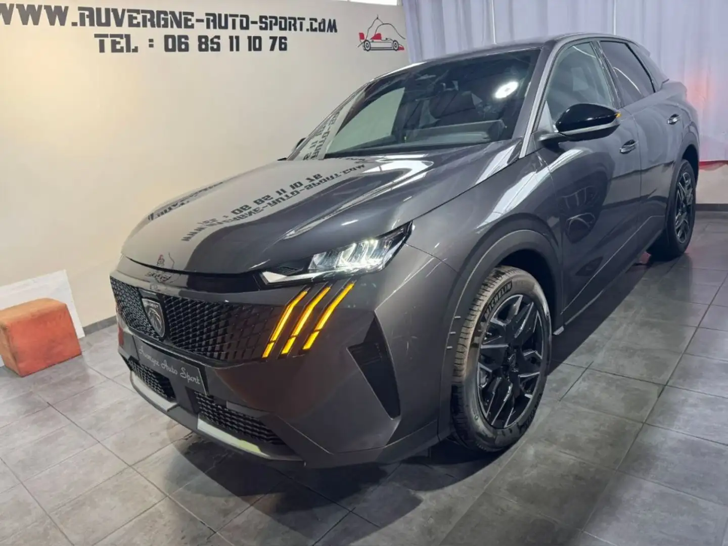 Peugeot 3008 HYBRID 145 e-DCS6 ALLURE Gris - 1