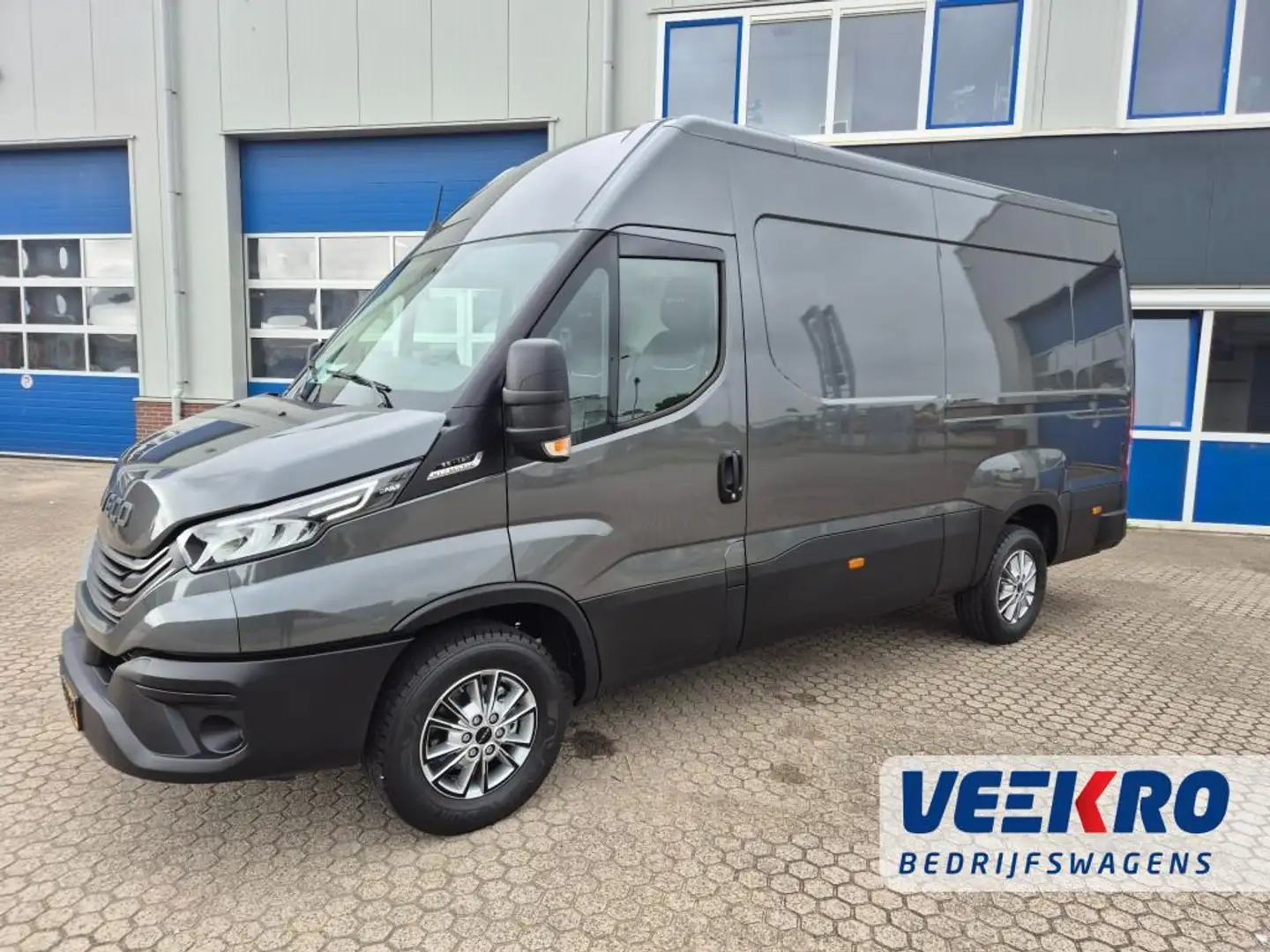 Iveco 3500Kg 160PK automaat. BPM VRIJ!!!! siva - 1