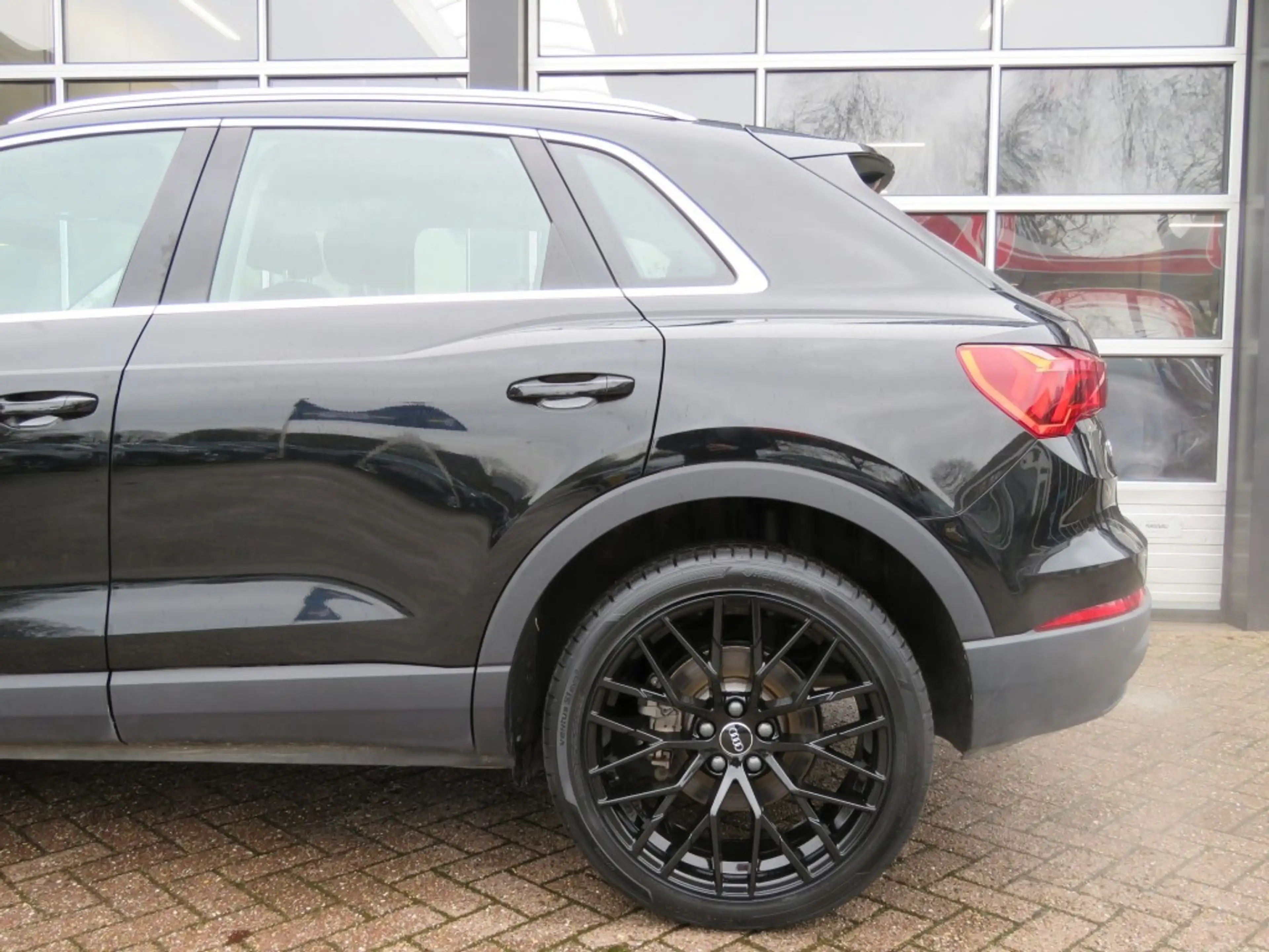 Audi Q3 45 TFSIe 245pk EDITION / 20 Inch / Camera / Matrix — photo 16