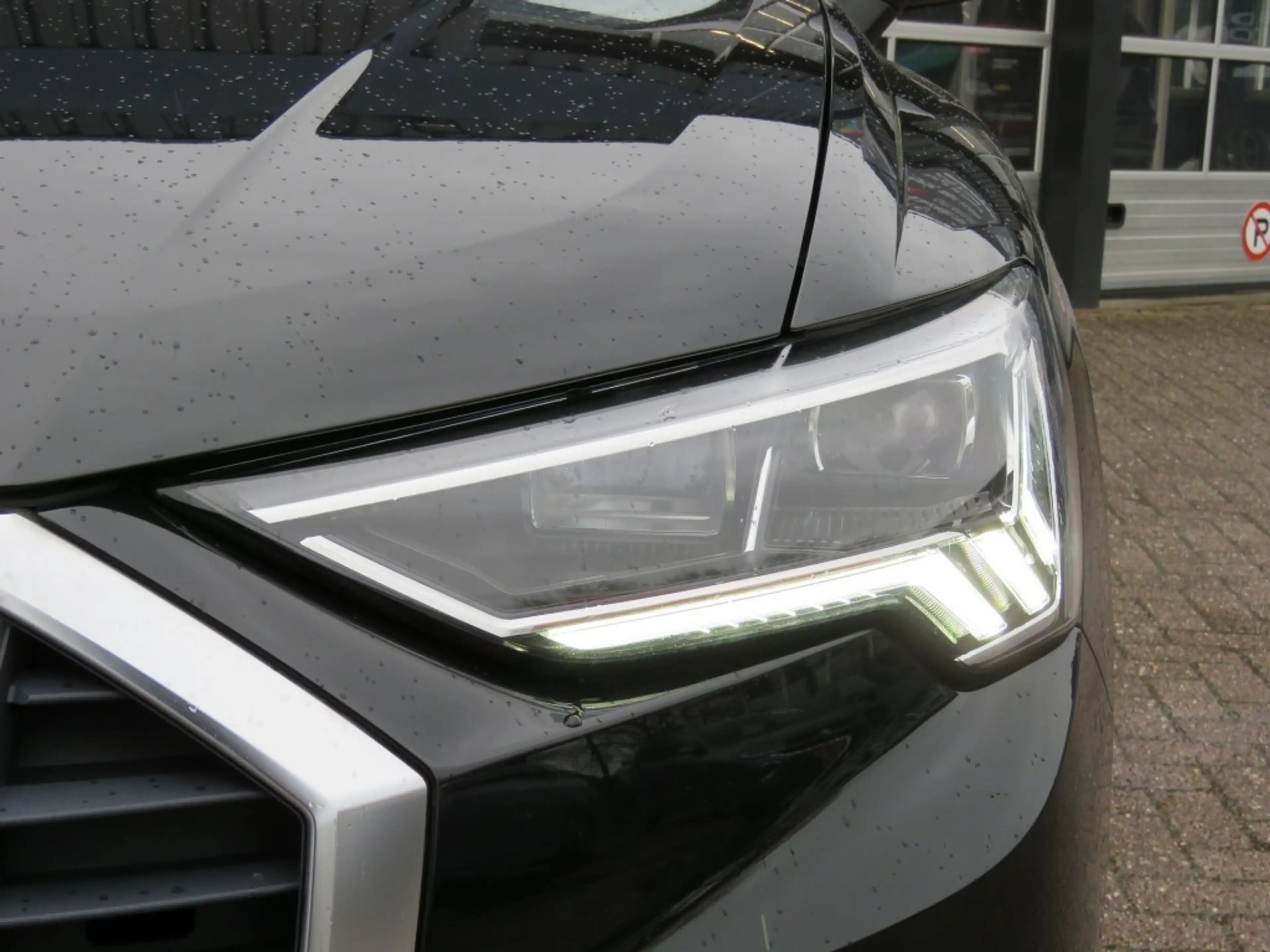 Audi Q3 45 TFSIe 245pk EDITION / 20 Inch / Camera / Matrix — photo 4