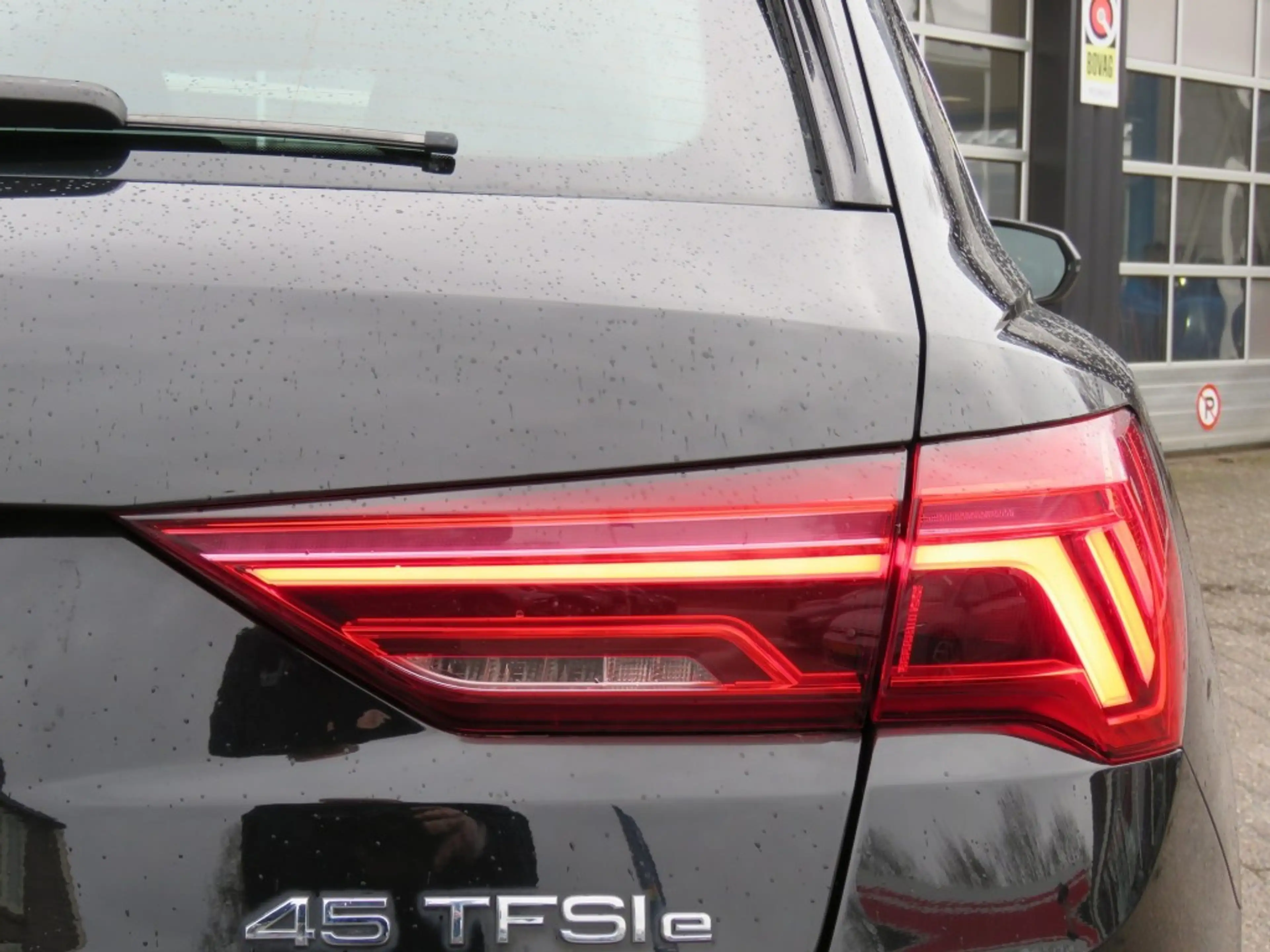 Audi Q3 45 TFSIe 245pk EDITION / 20 Inch / Camera / Matrix — photo 6