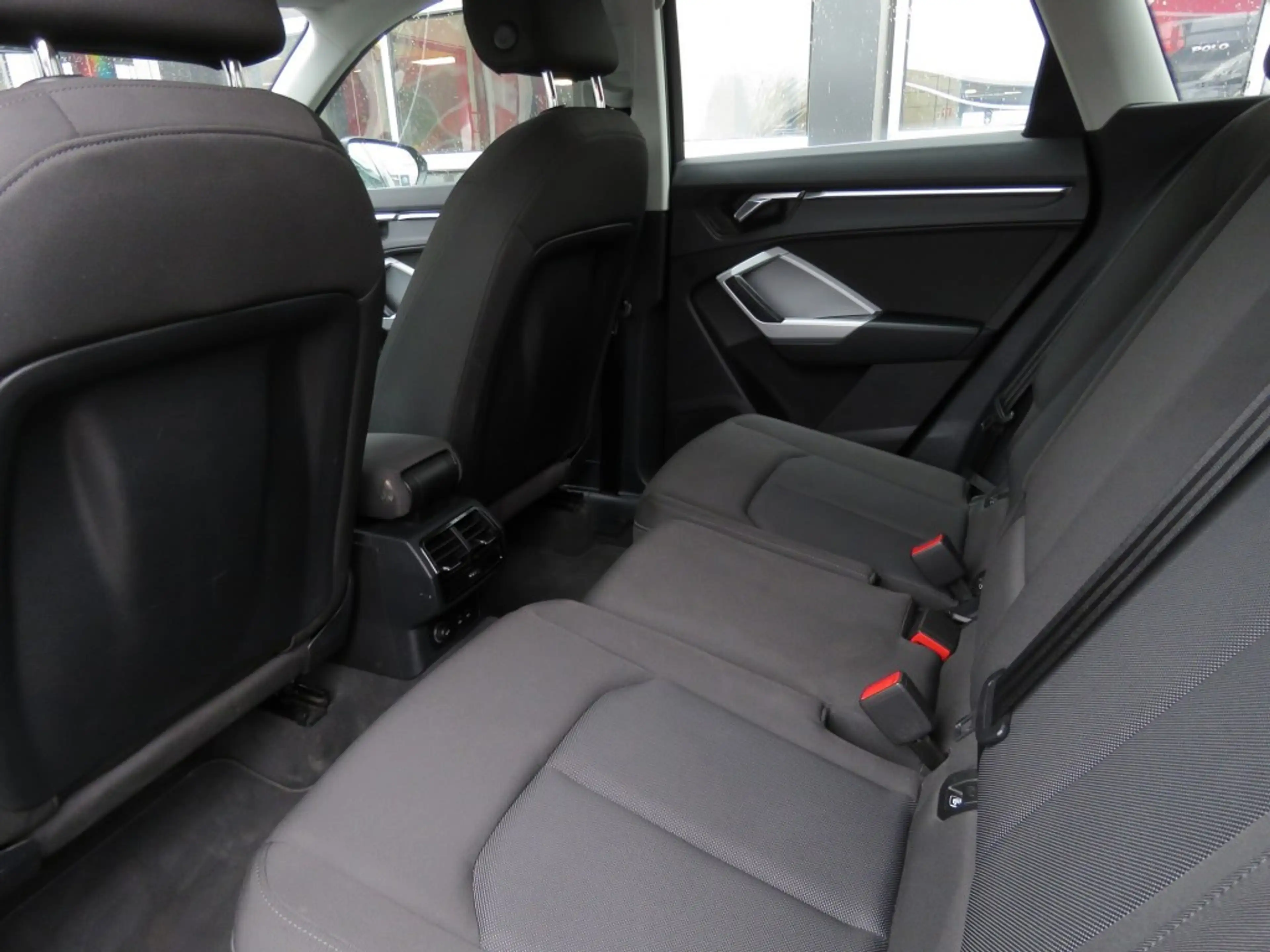 Audi Q3 45 TFSIe 245pk EDITION / 20 Inch / Camera / Matrix — photo 30