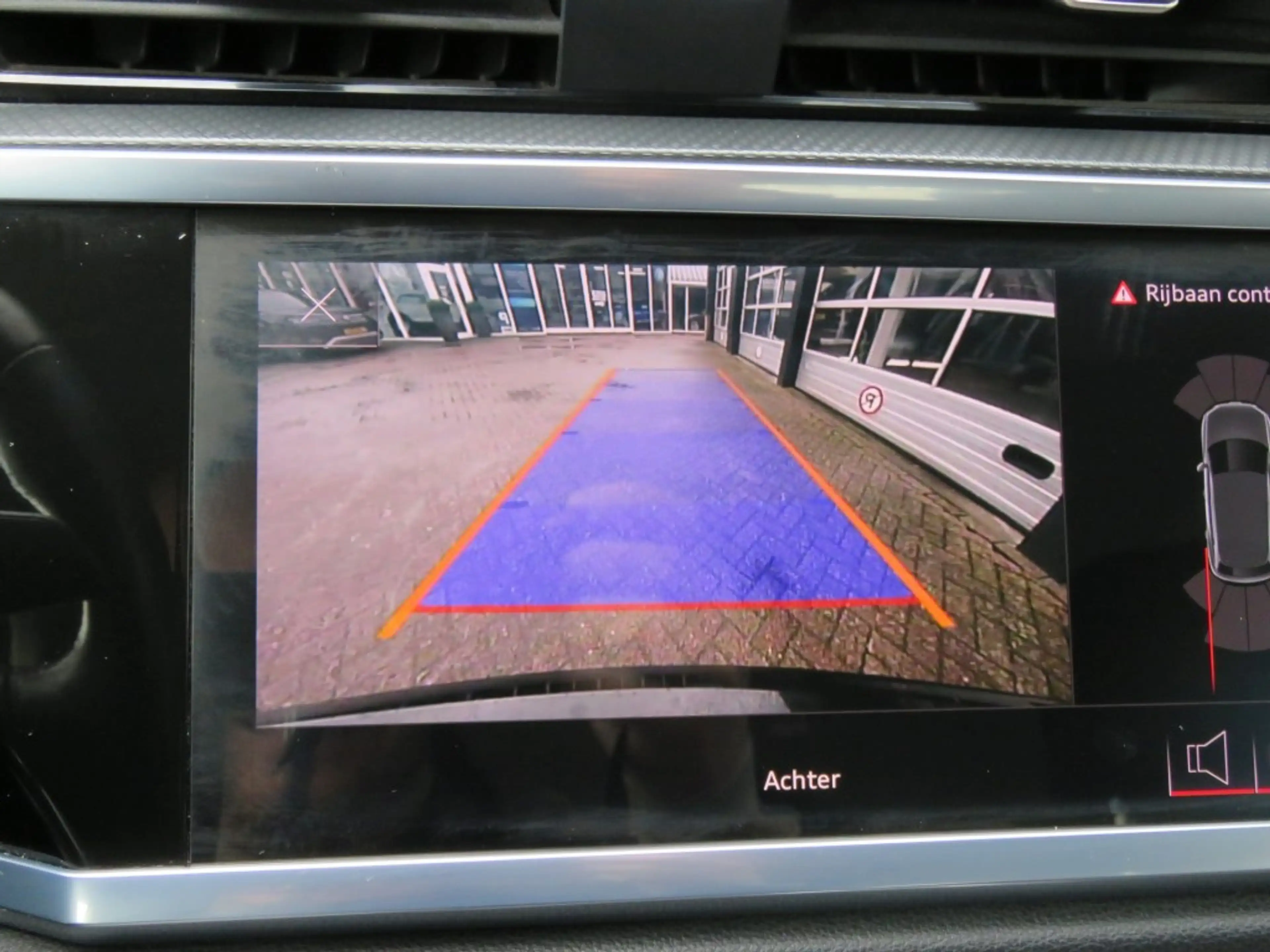 Audi Q3 45 TFSIe 245pk EDITION / 20 Inch / Camera / Matrix — photo 12