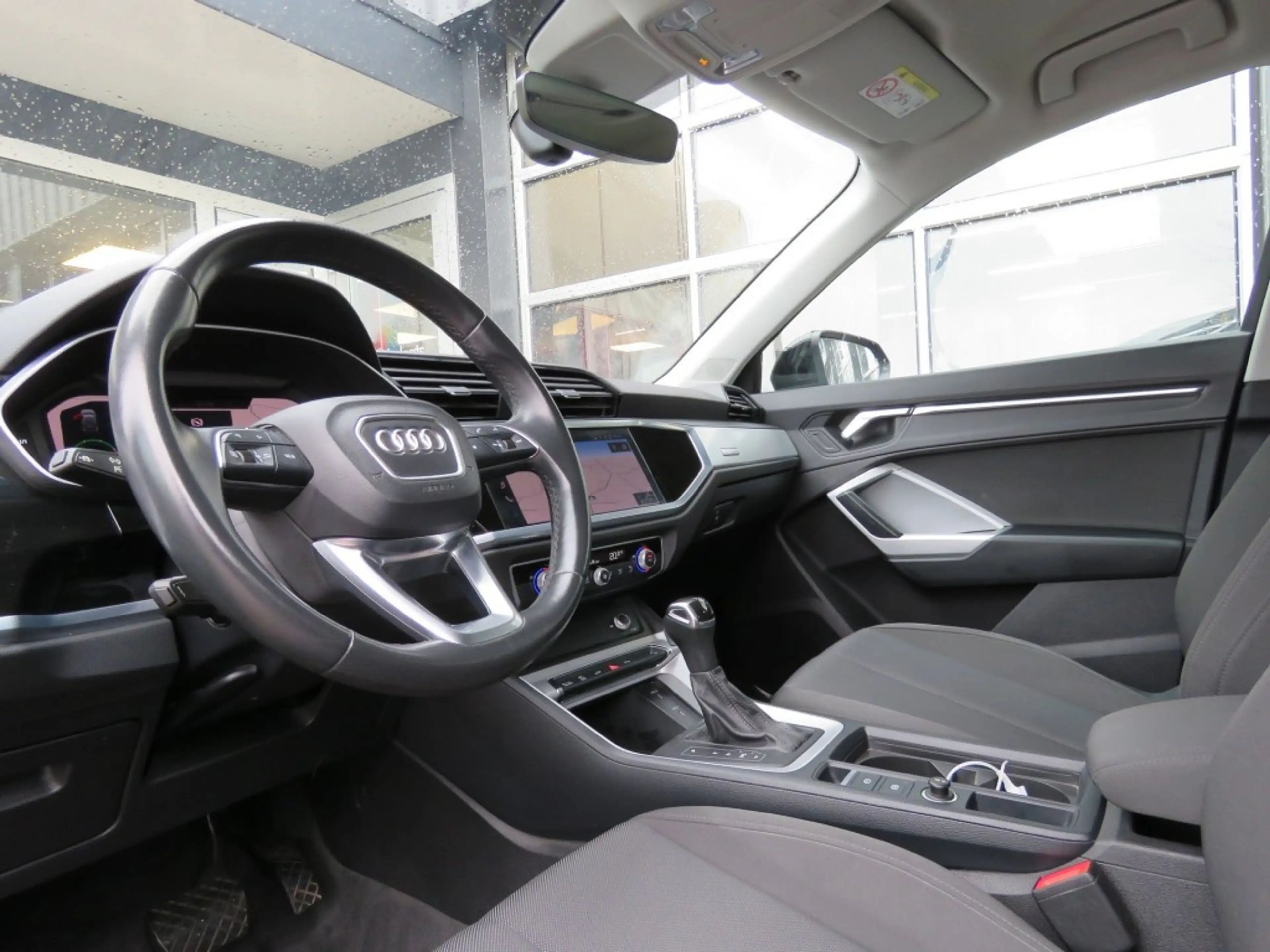 Audi Q3 45 TFSIe 245pk EDITION / 20 Inch / Camera / Matrix — photo 17