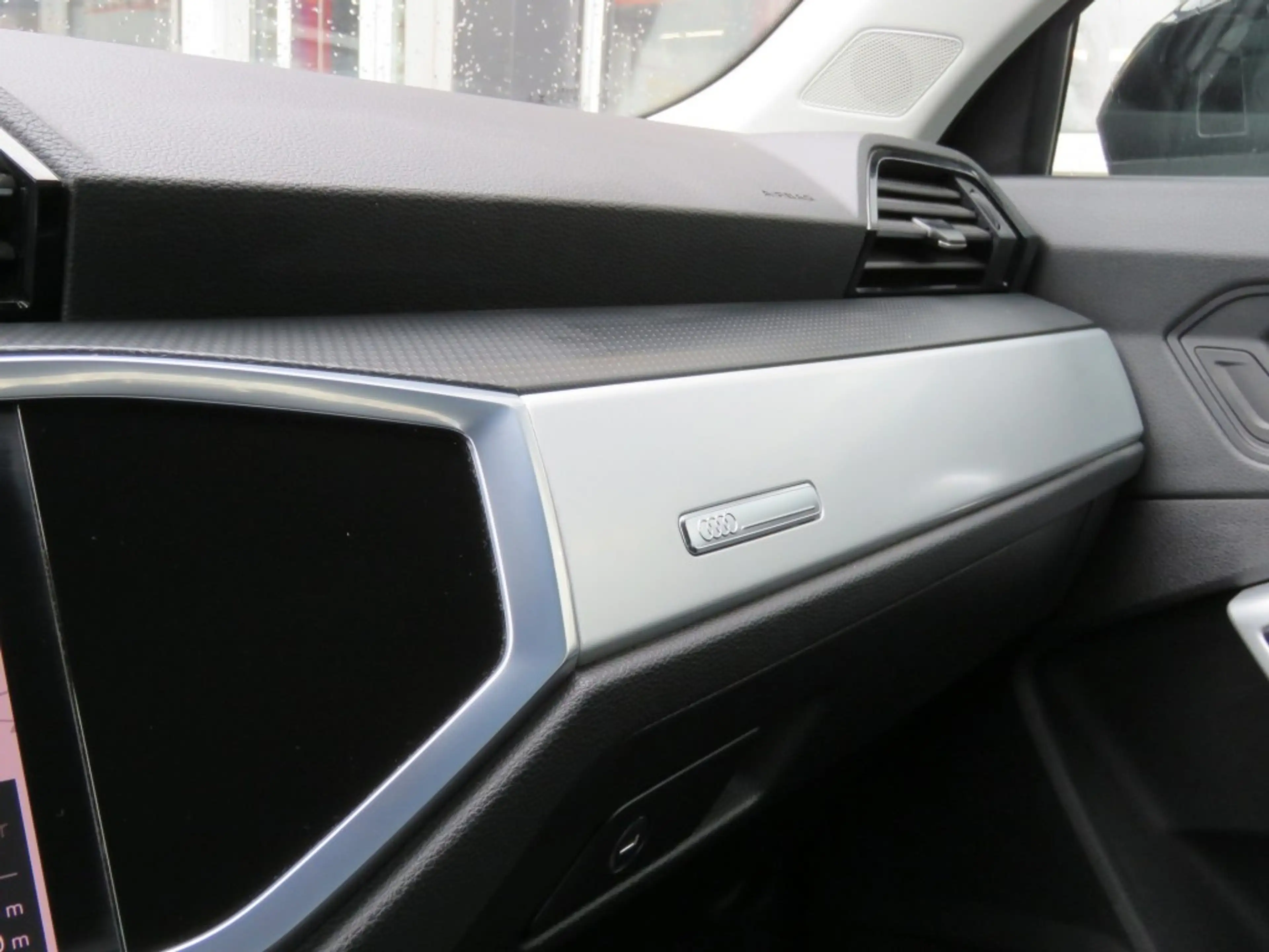 Audi Q3 45 TFSIe 245pk EDITION / 20 Inch / Camera / Matrix — photo 37