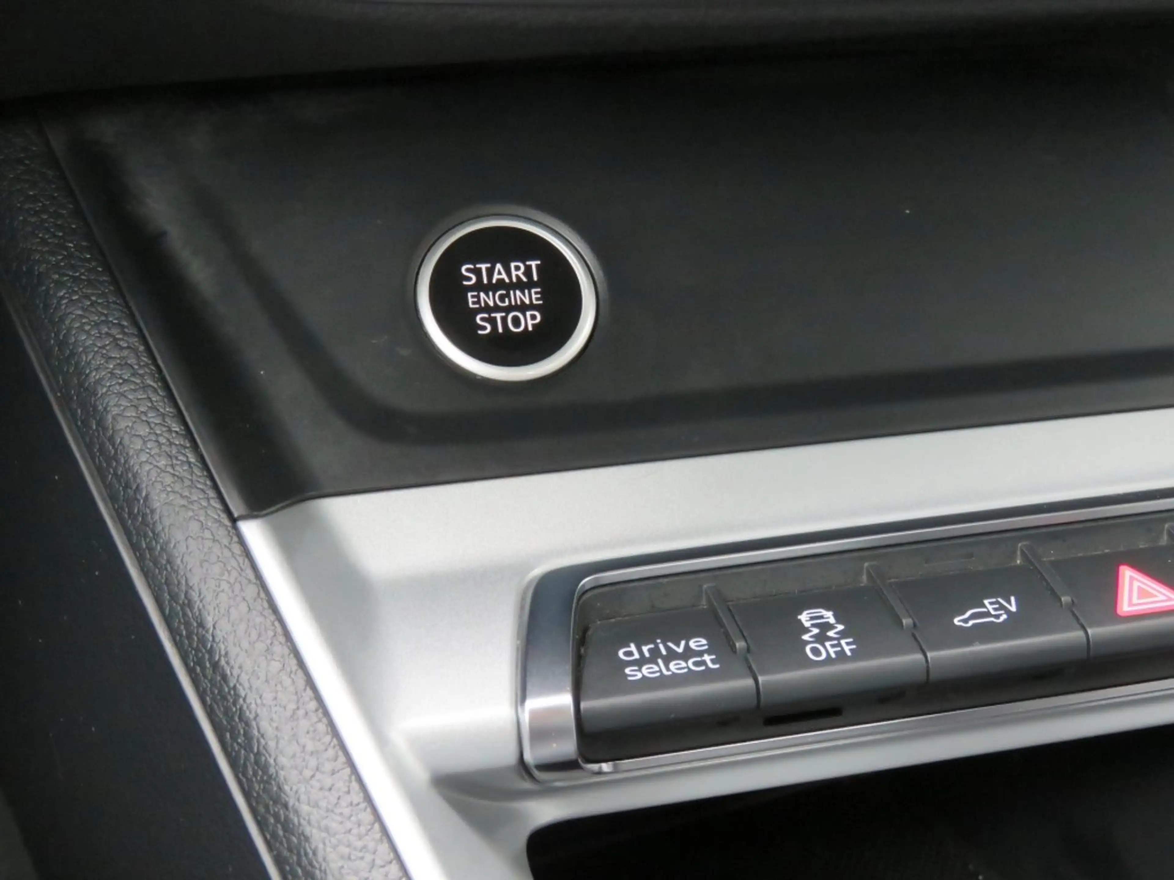 Audi Q3 45 TFSIe 245pk EDITION / 20 Inch / Camera / Matrix — photo 36