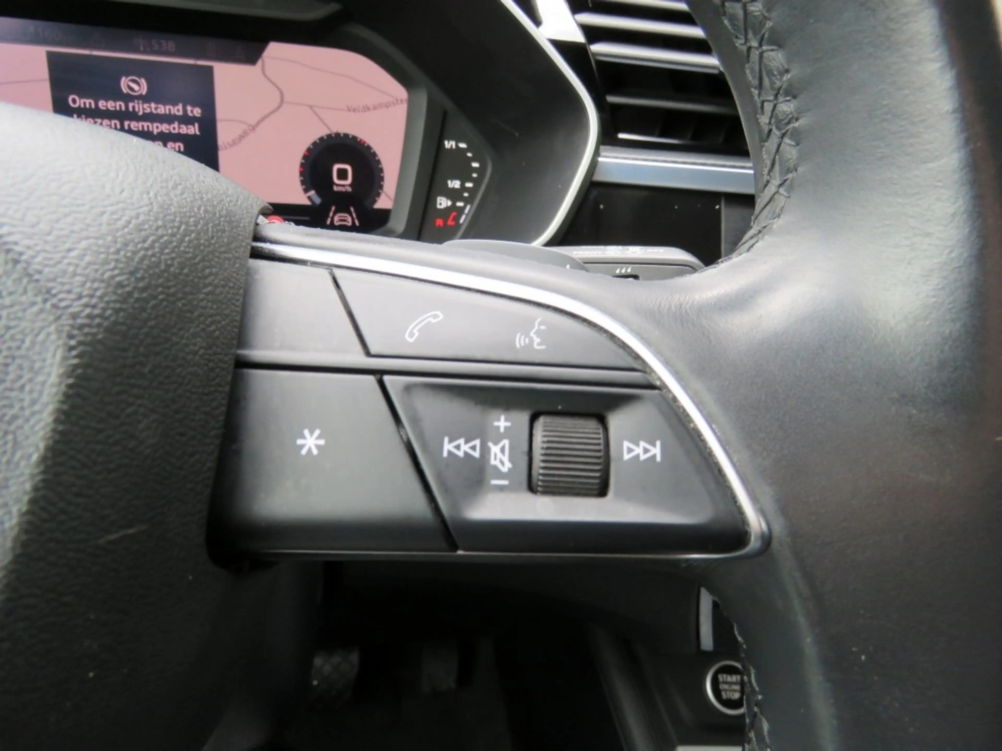 Audi Q3 45 TFSIe 245pk EDITION / 20 Inch / Camera / Matrix — photo 34
