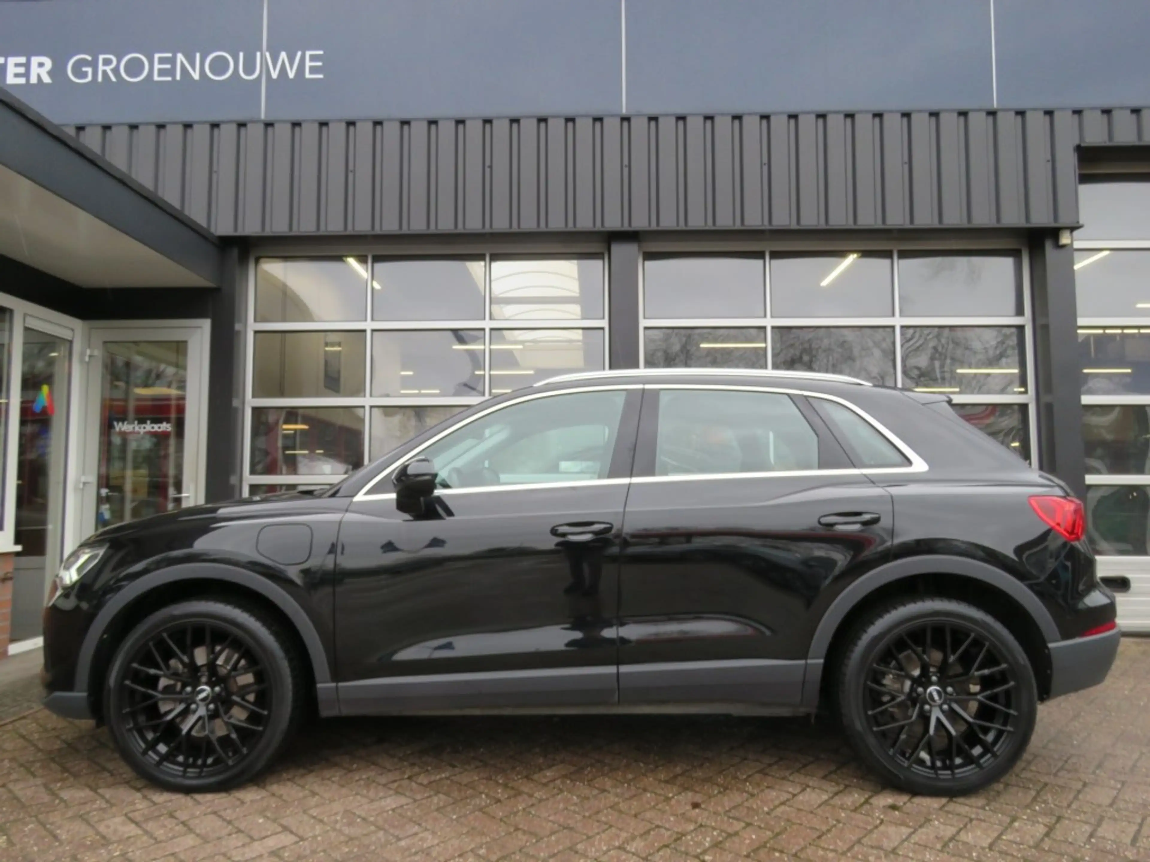 Audi Q3 45 TFSIe 245pk EDITION / 20 Inch / Camera / Matrix — photo 3