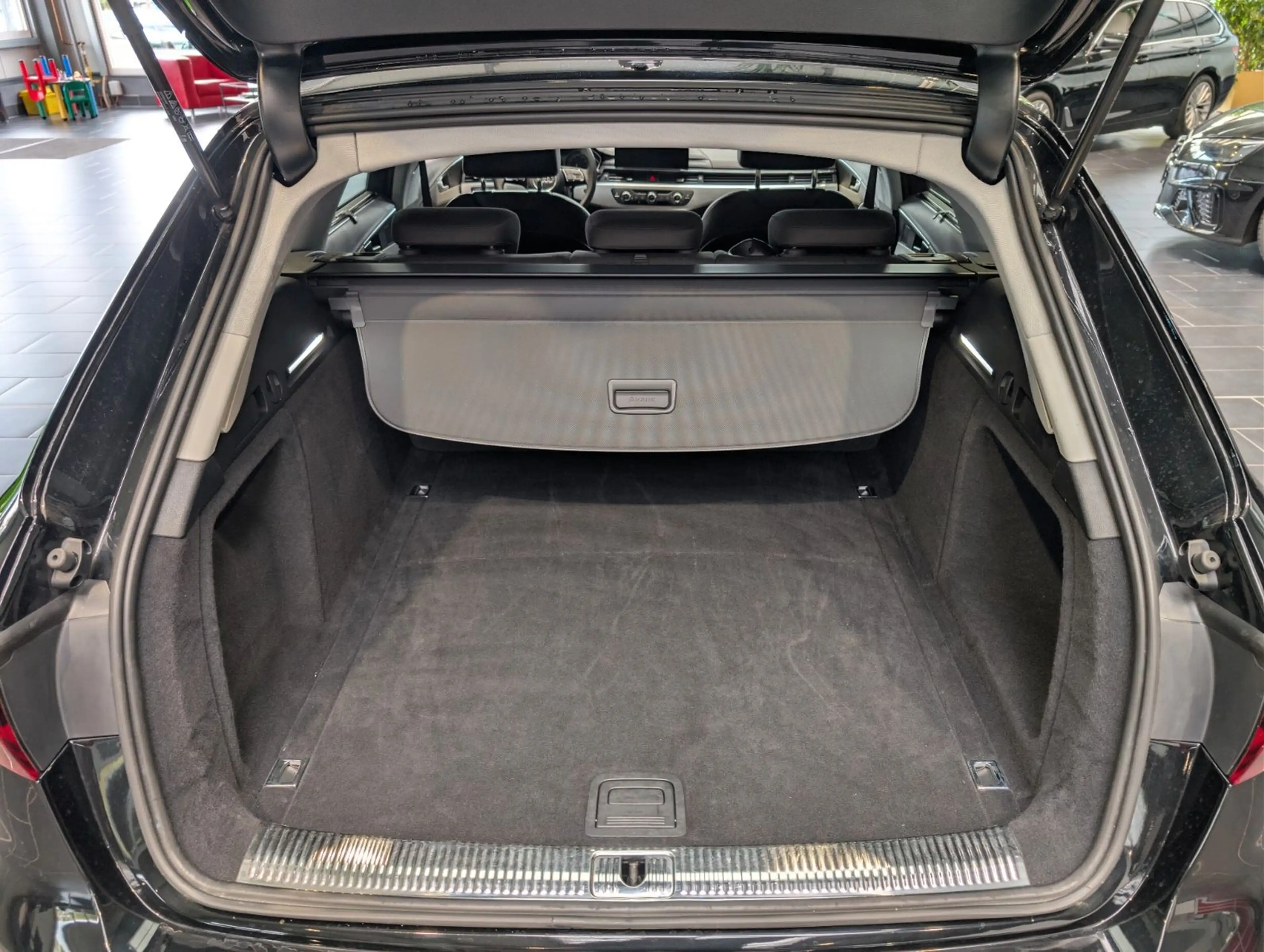 Audi A4 Avant 35 TFSI S tronic advanced 1.Hand — photo 12