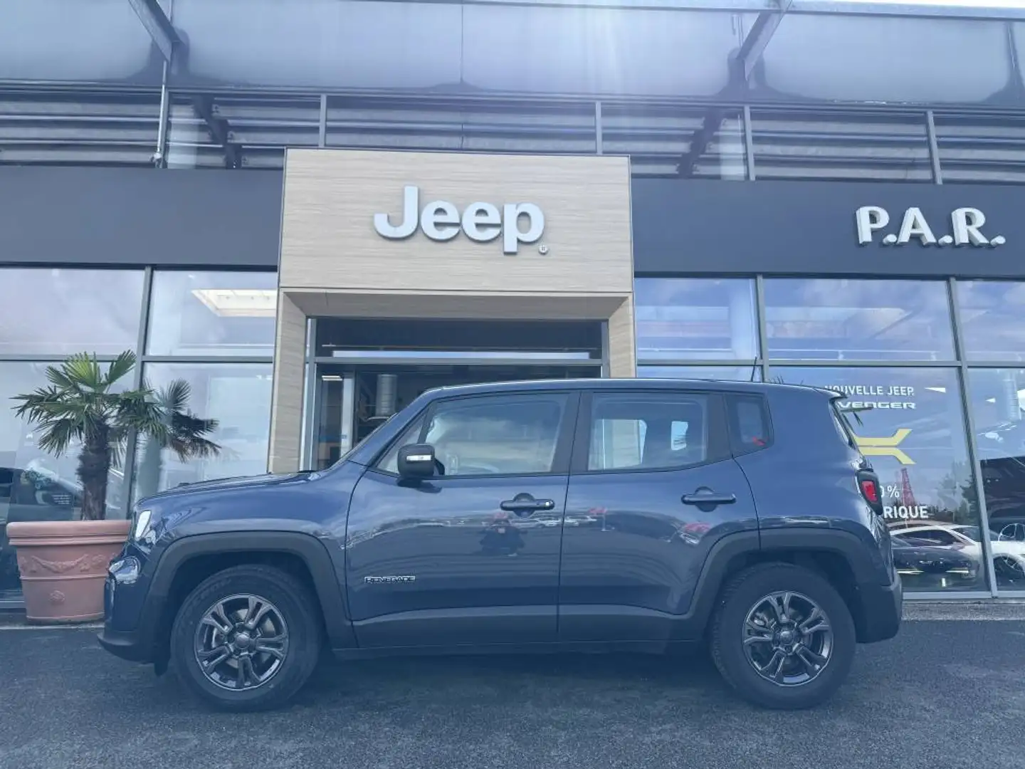 Jeep Renegade RENEGADE 1.6 I MULTIJET 130 CH BVM6 LONGITUDE BUSI Blau - 2