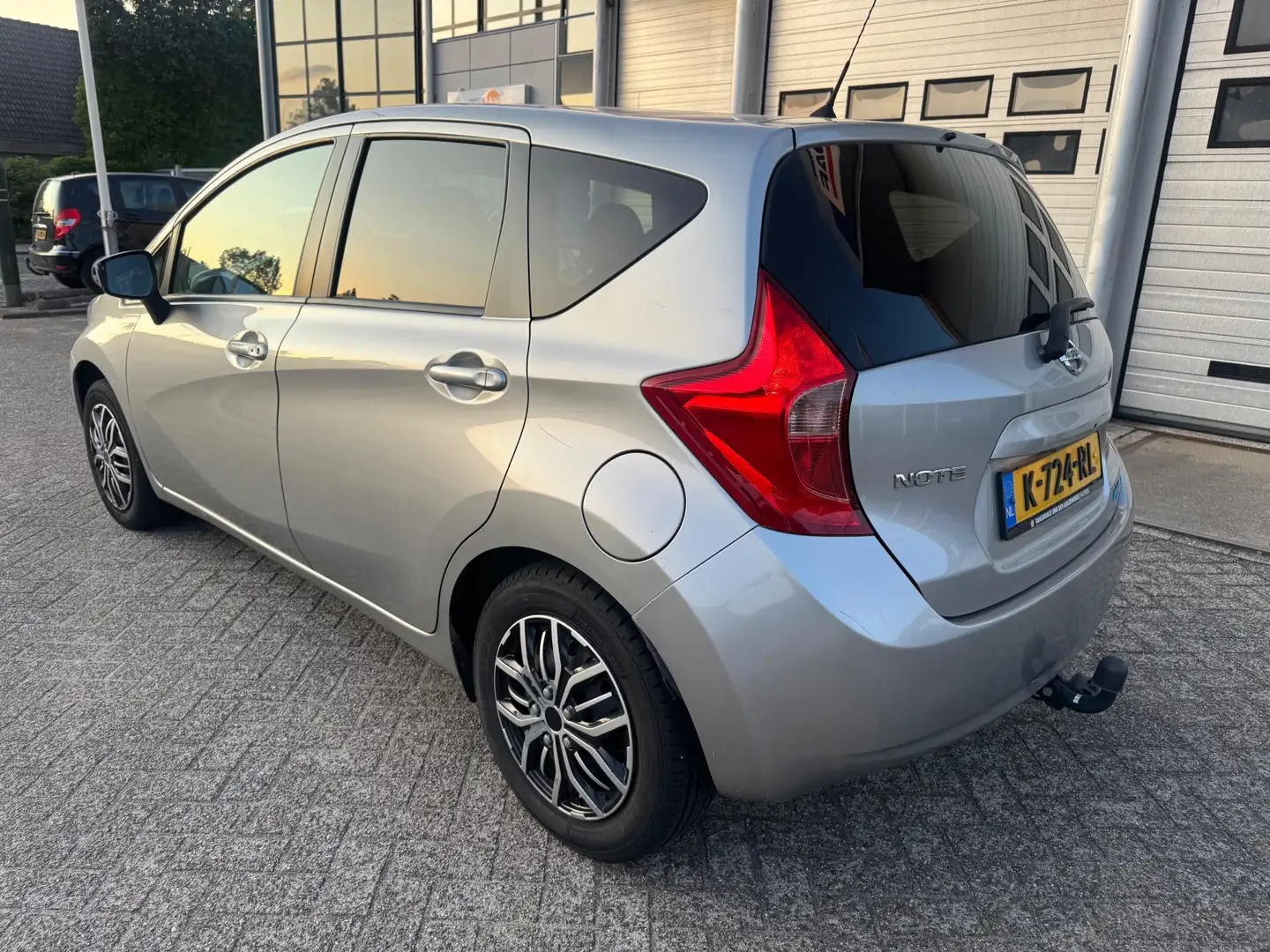 Nissan Note 1.2 Acenta Airco, Panoramadak, Trkhaak Grau - 2