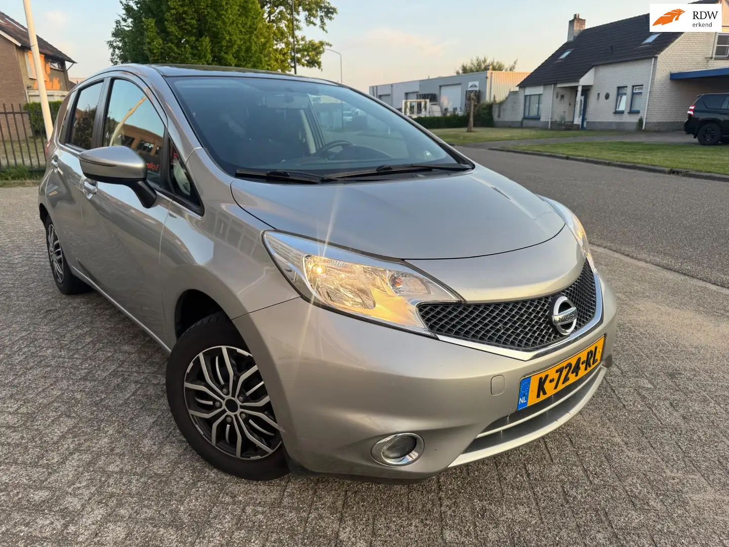 Nissan Note 1.2 Acenta Airco, Panoramadak, Trkhaak Grau - 1