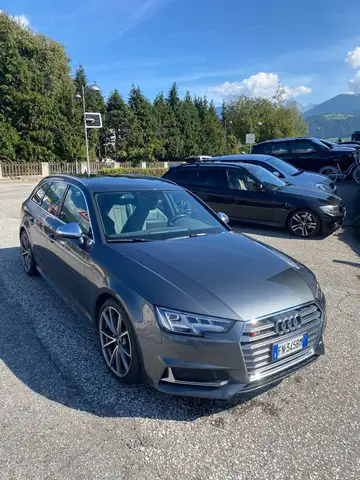 Audi S4 AVANT S LINE