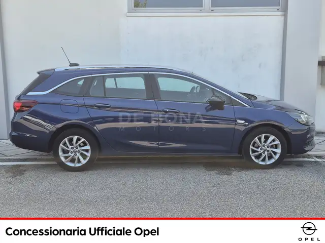 Opel Astra view 6
