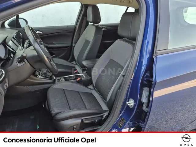 Opel Astra view 7