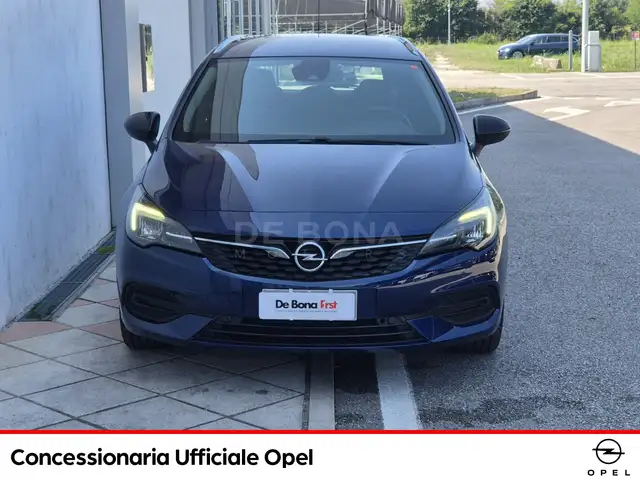 Opel Astra view 2