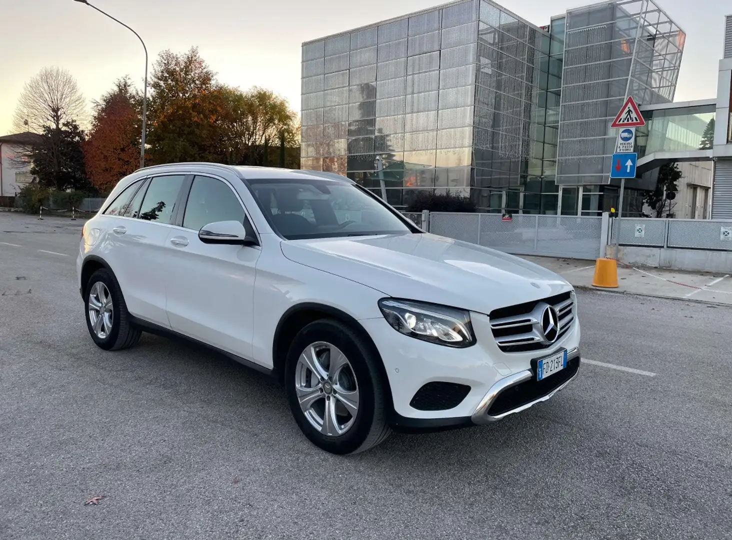 Mercedes-Benz GLC 200 Executive Білий - 1