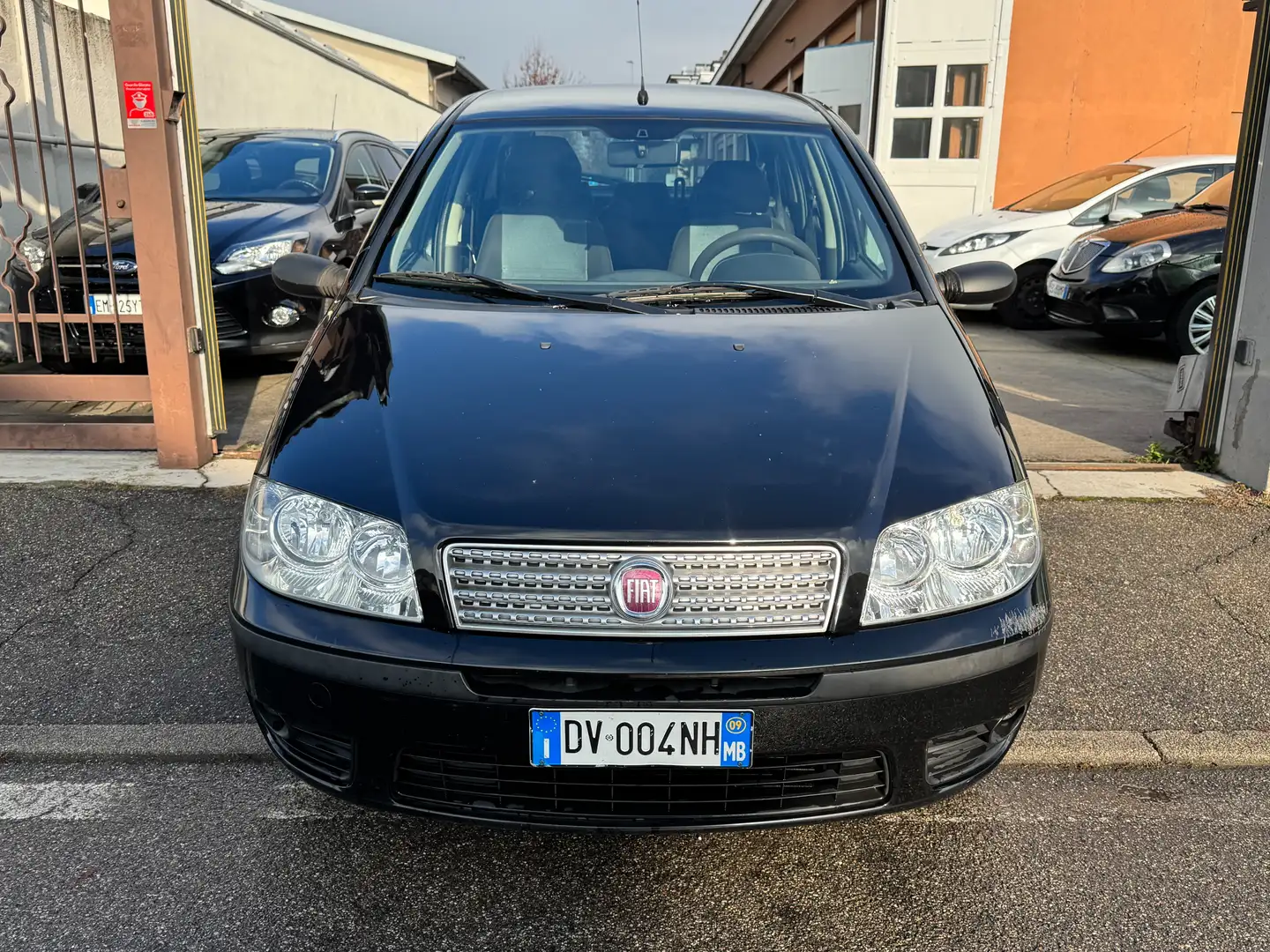 Fiat Punto 1.2 DYNAMIC 5 PORTE*NEOPATENTATI* Nero - 2